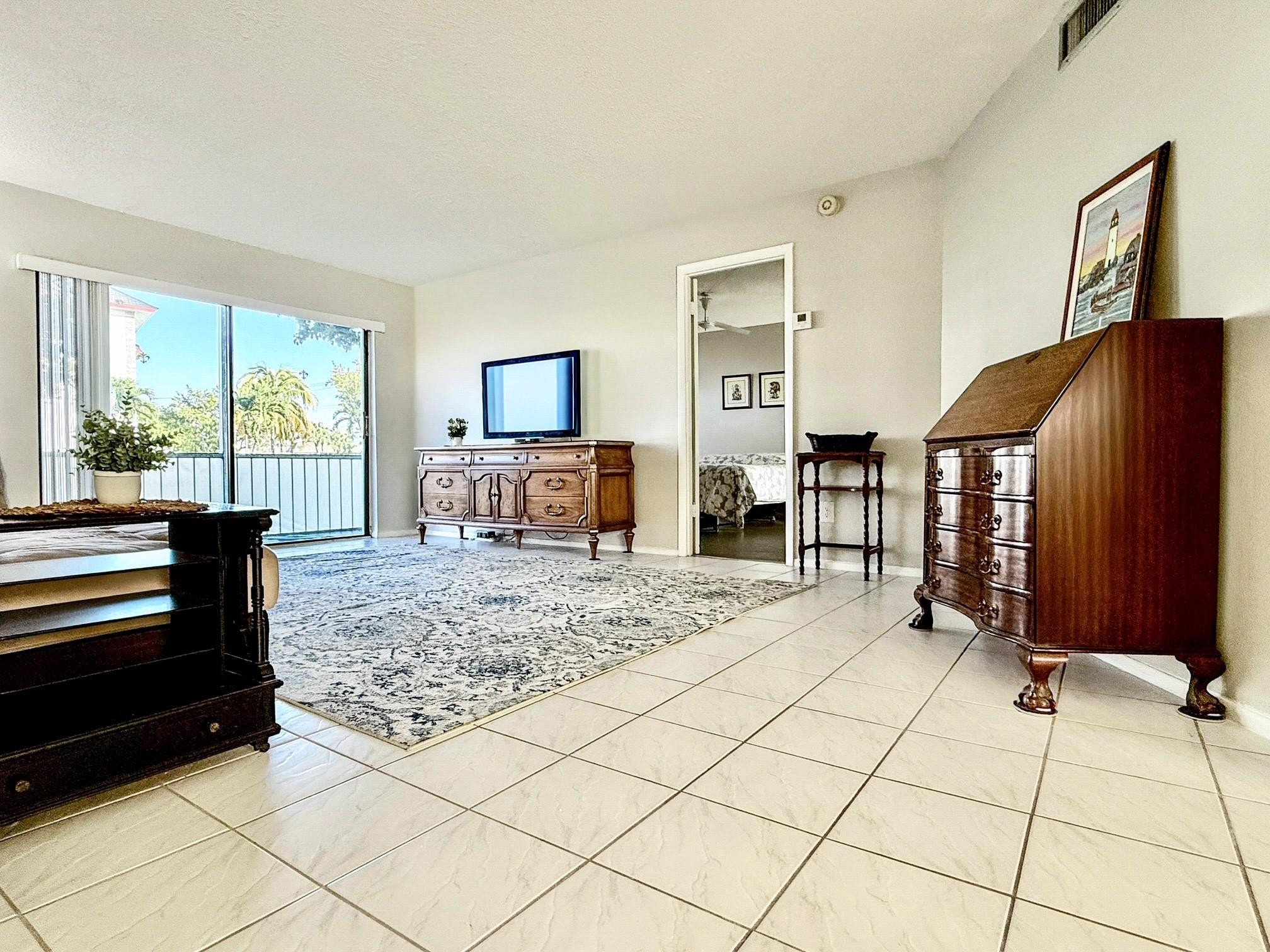 Emerald Condo - Residential