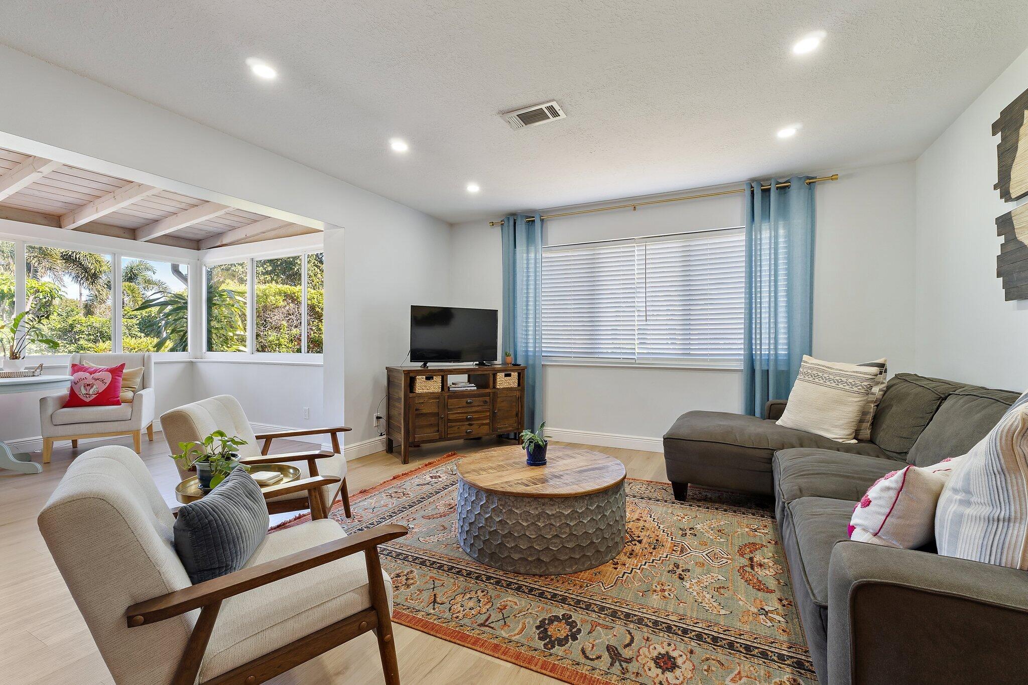 SOUTH LAKE CLARKE - Residential