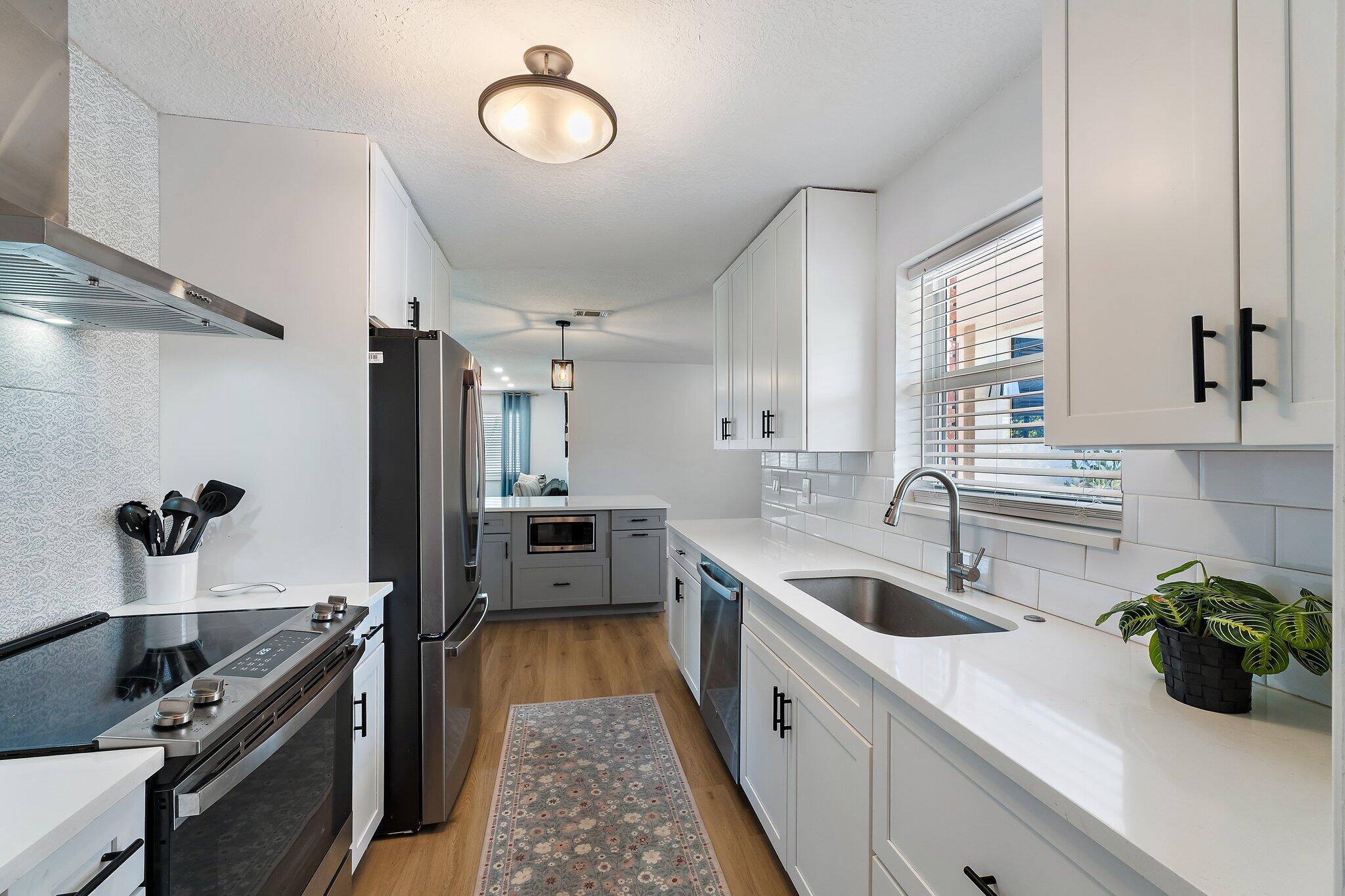 SOUTH LAKE CLARKE - Residential