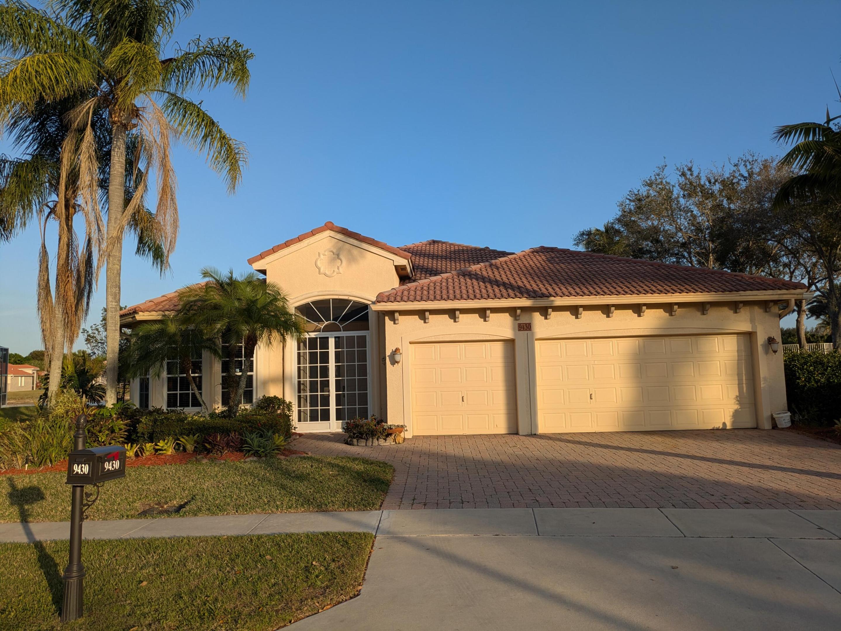 BEAUTIFUL HOME LOCATED IN BAYWINDS ESTATES. THIS WONDERFUL HOME HAS 3 BEDROOMS AND 3 FULL BATHS plus 3 car garage. All this sits on a beautiful lake with a free forming pool. THE MASTER BEDROOM FEATURES SEATING AREA AND HIS AND HERS WALKING CLOSETS, 3RD BEDROOM COULD POSSIBLY BE ANOTHER MASTER BEDROOM WITH ITS OWN BATHROOM. LARGE SCREEN PATIO. BEAUTIFUL CLUBHOUSE WITH 2 POOLS AND TENNIS COURTS. CUL-DE-SAC LOCATION and much more