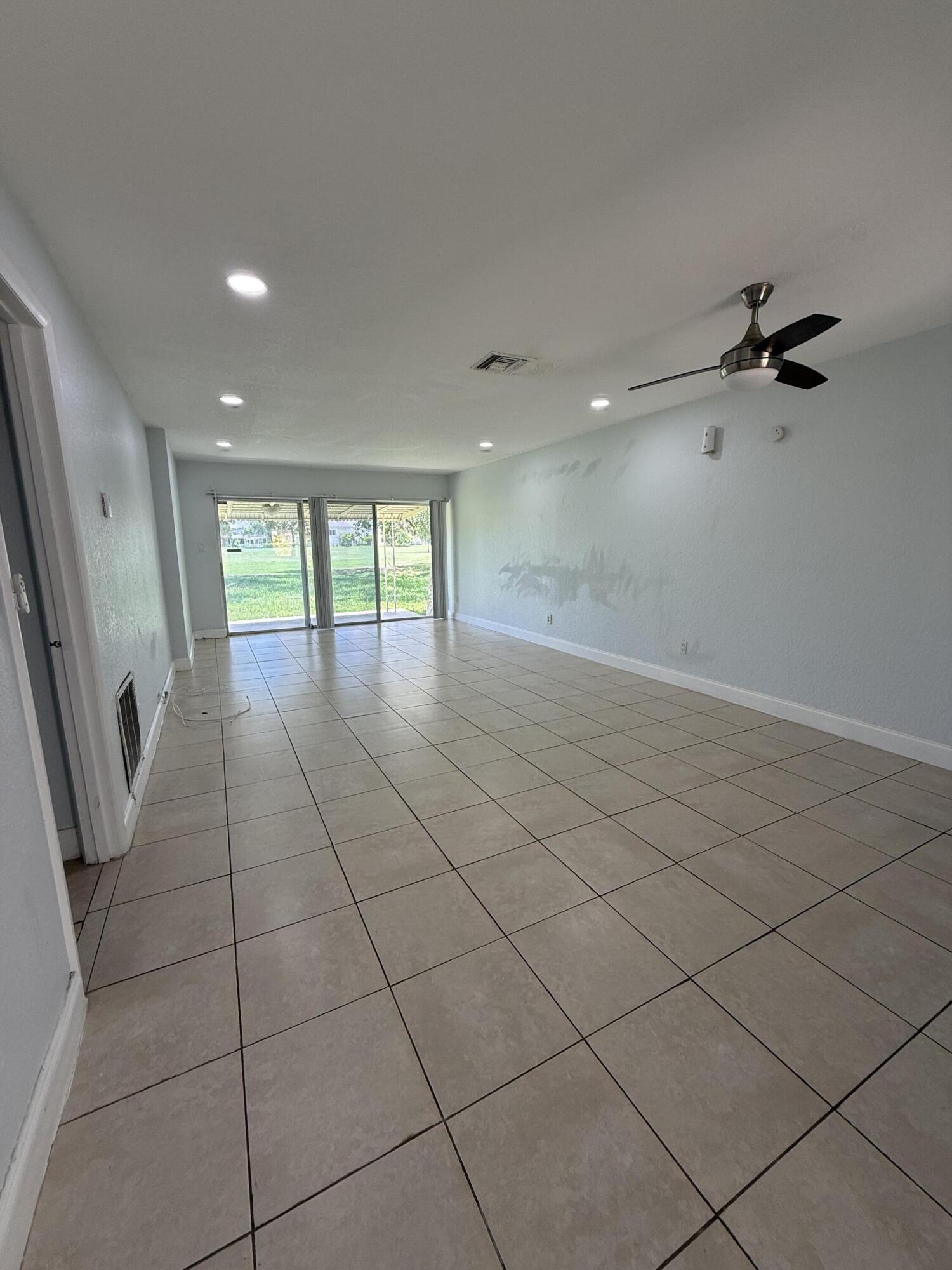 SPYGLASS CONDOMINIUM 1 - Residential Lease