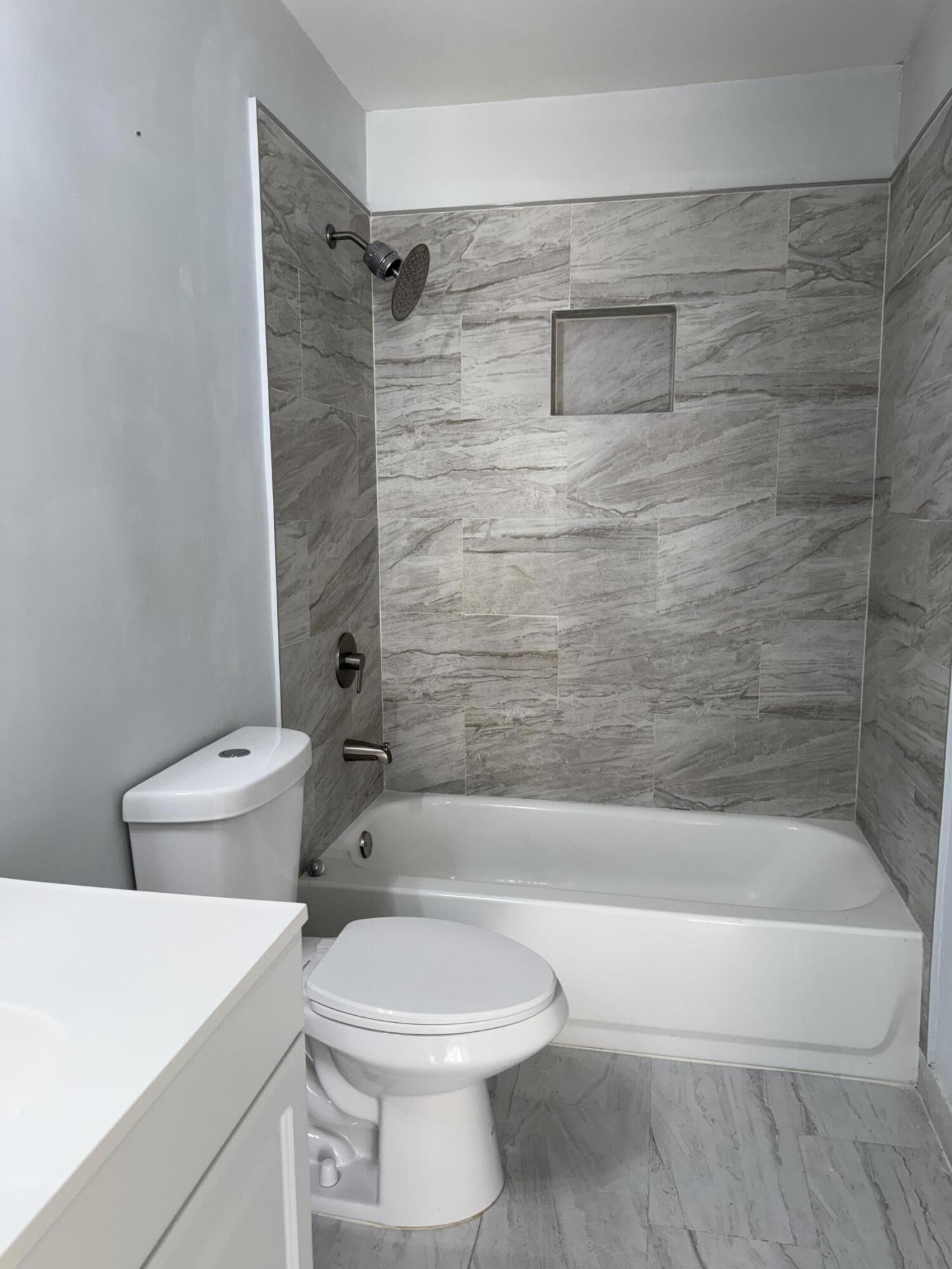 SPYGLASS CONDOMINIUM 1 - Residential Lease