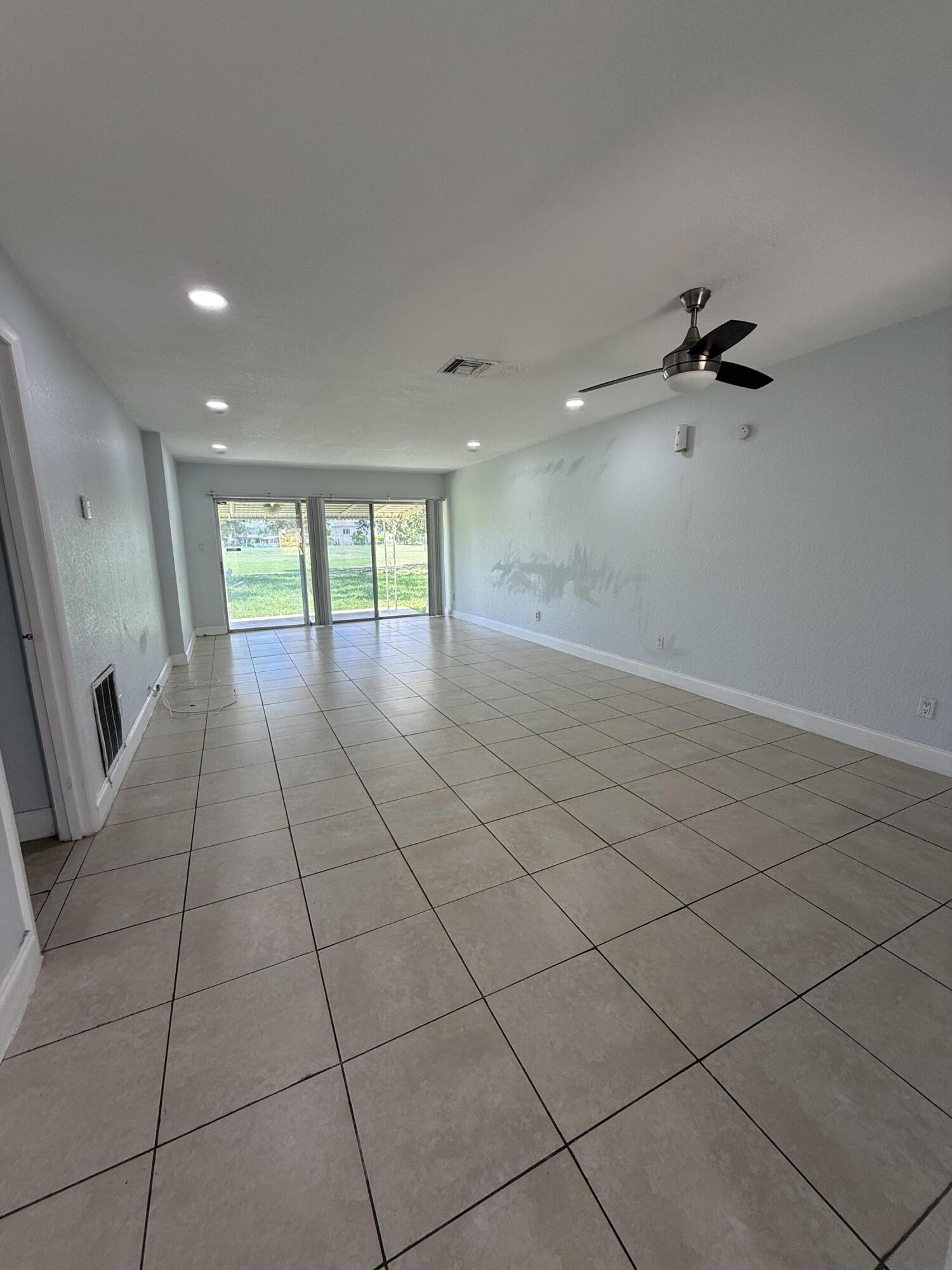 SPYGLASS CONDOMINIUM 1 - Residential Lease