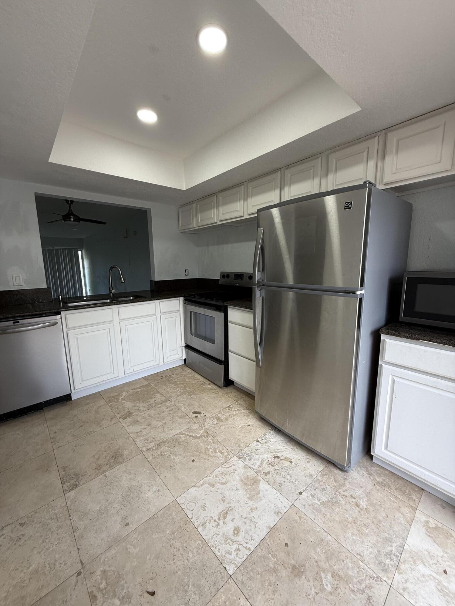SPYGLASS CONDOMINIUM 1 - Residential Lease