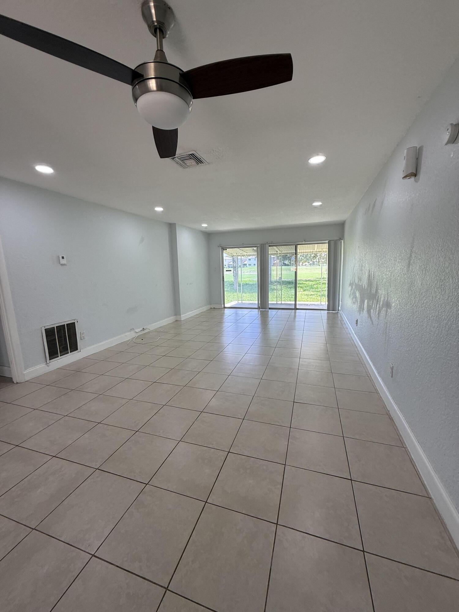 SPYGLASS CONDOMINIUM 1 - Residential Lease