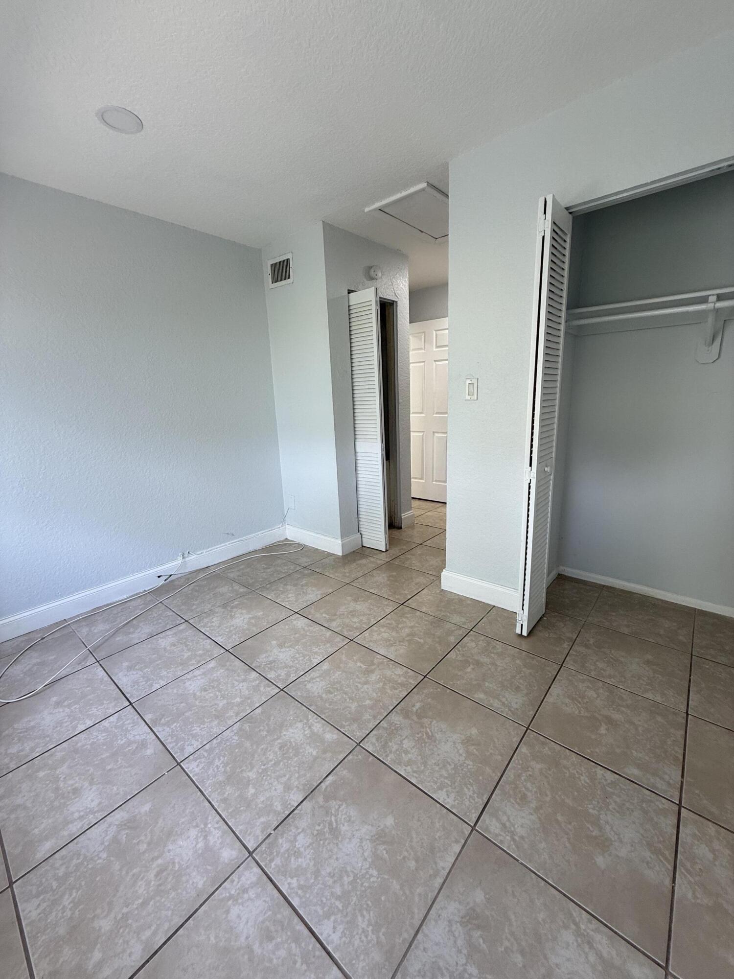 SPYGLASS CONDOMINIUM 1 - Residential Lease