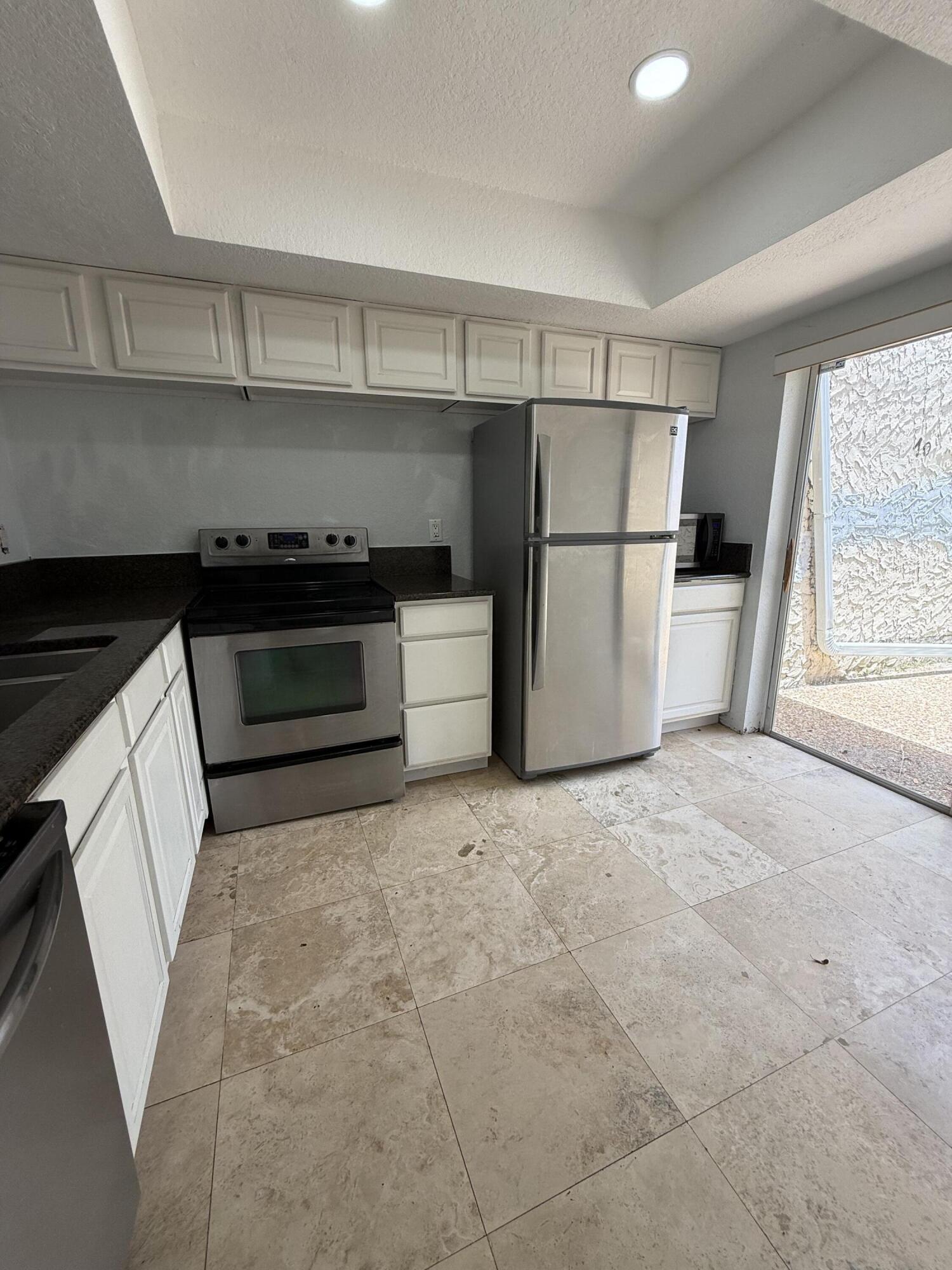 SPYGLASS CONDOMINIUM 1 - Residential Lease
