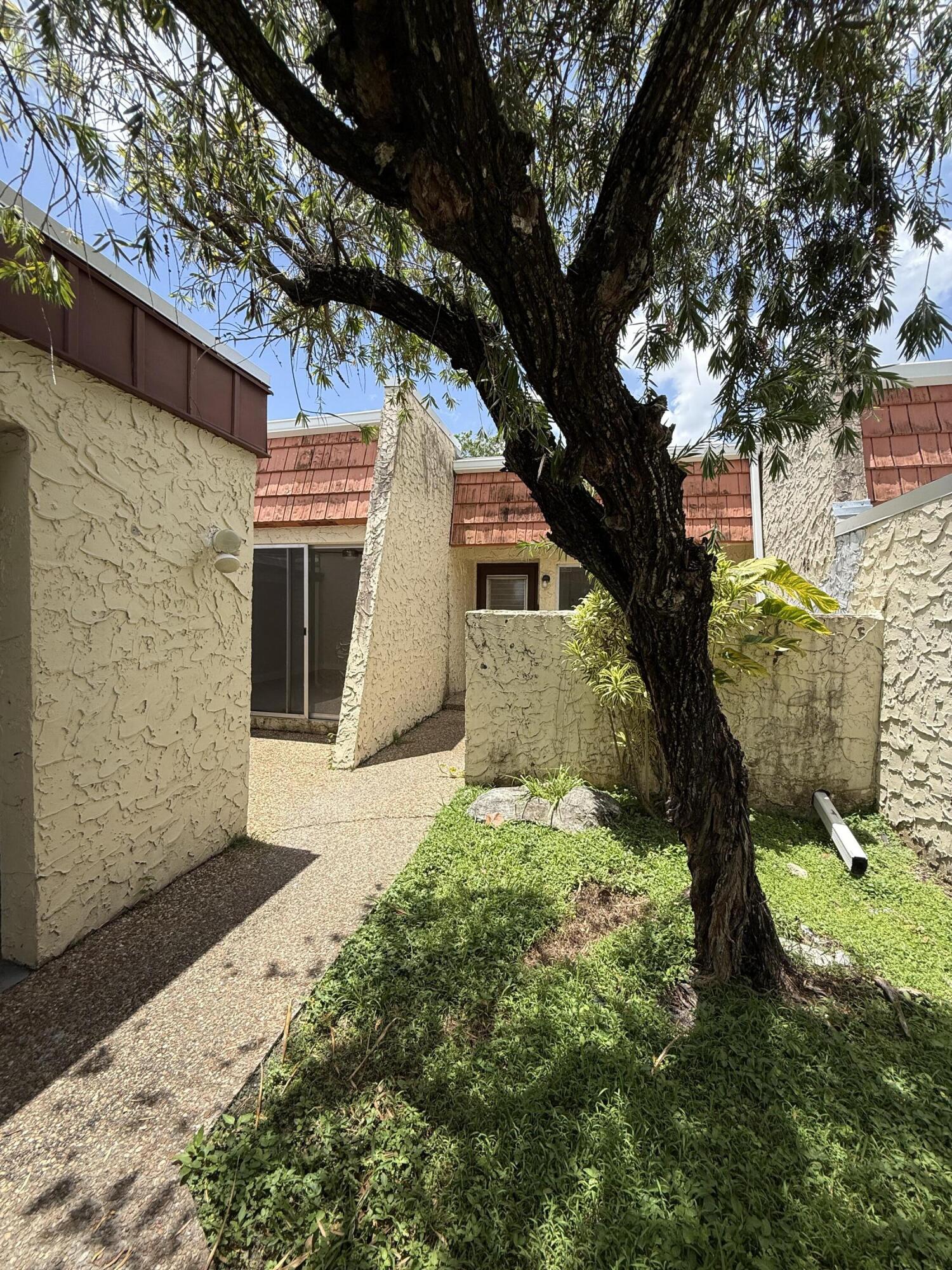 SPYGLASS CONDOMINIUM 1 - Residential Lease