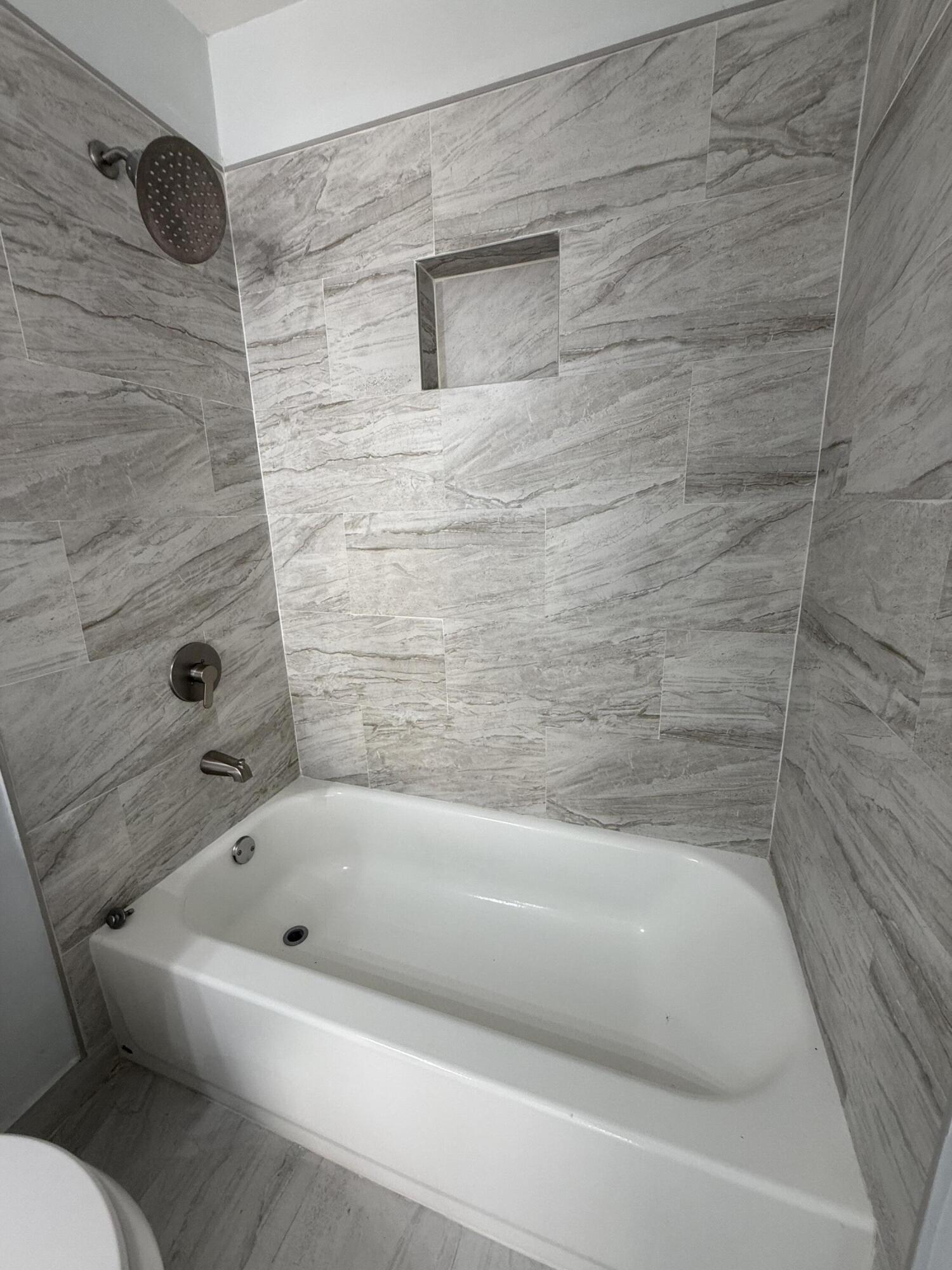 SPYGLASS CONDOMINIUM 1 - Residential Lease