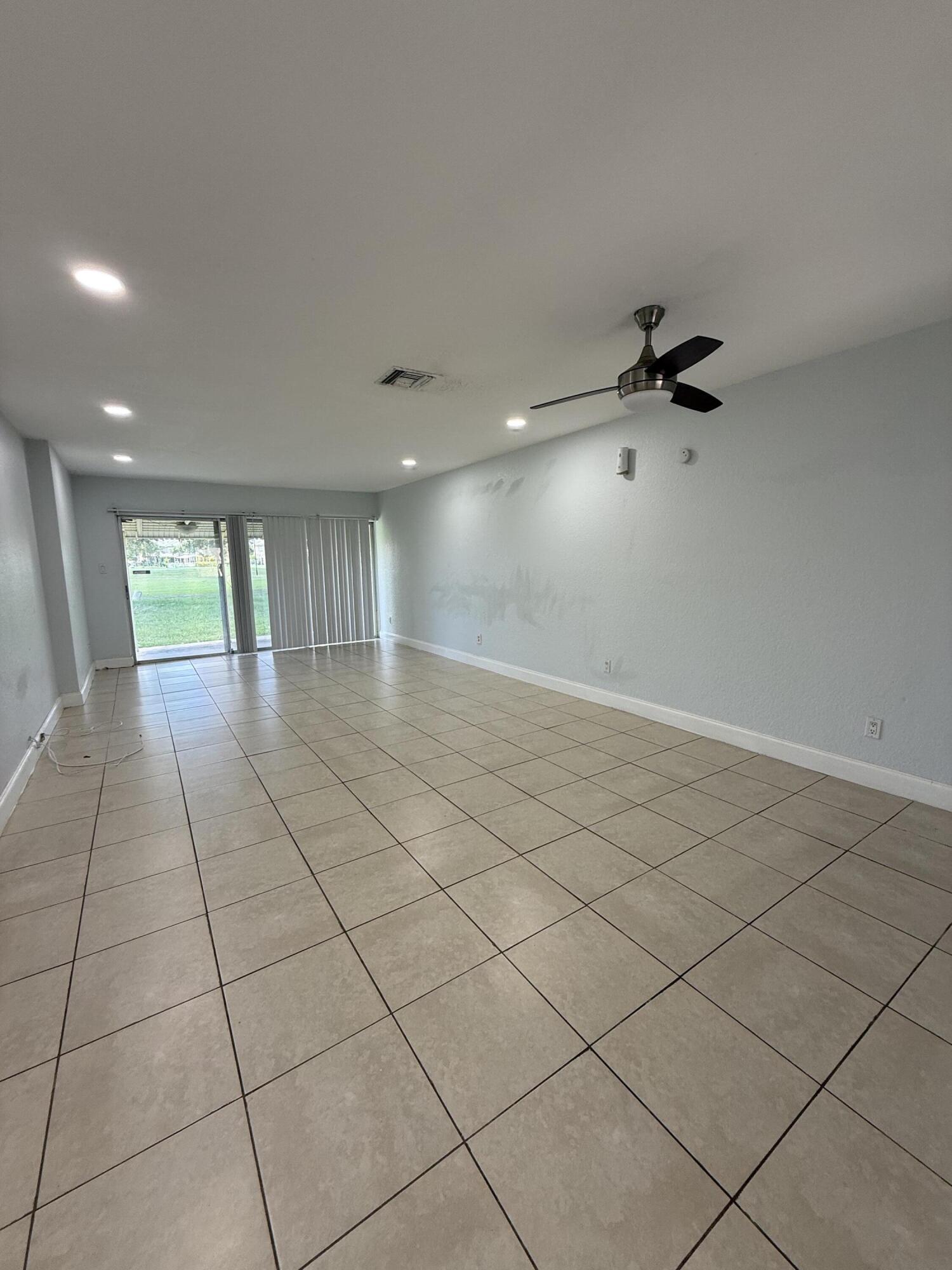 SPYGLASS CONDOMINIUM 1 - Residential Lease