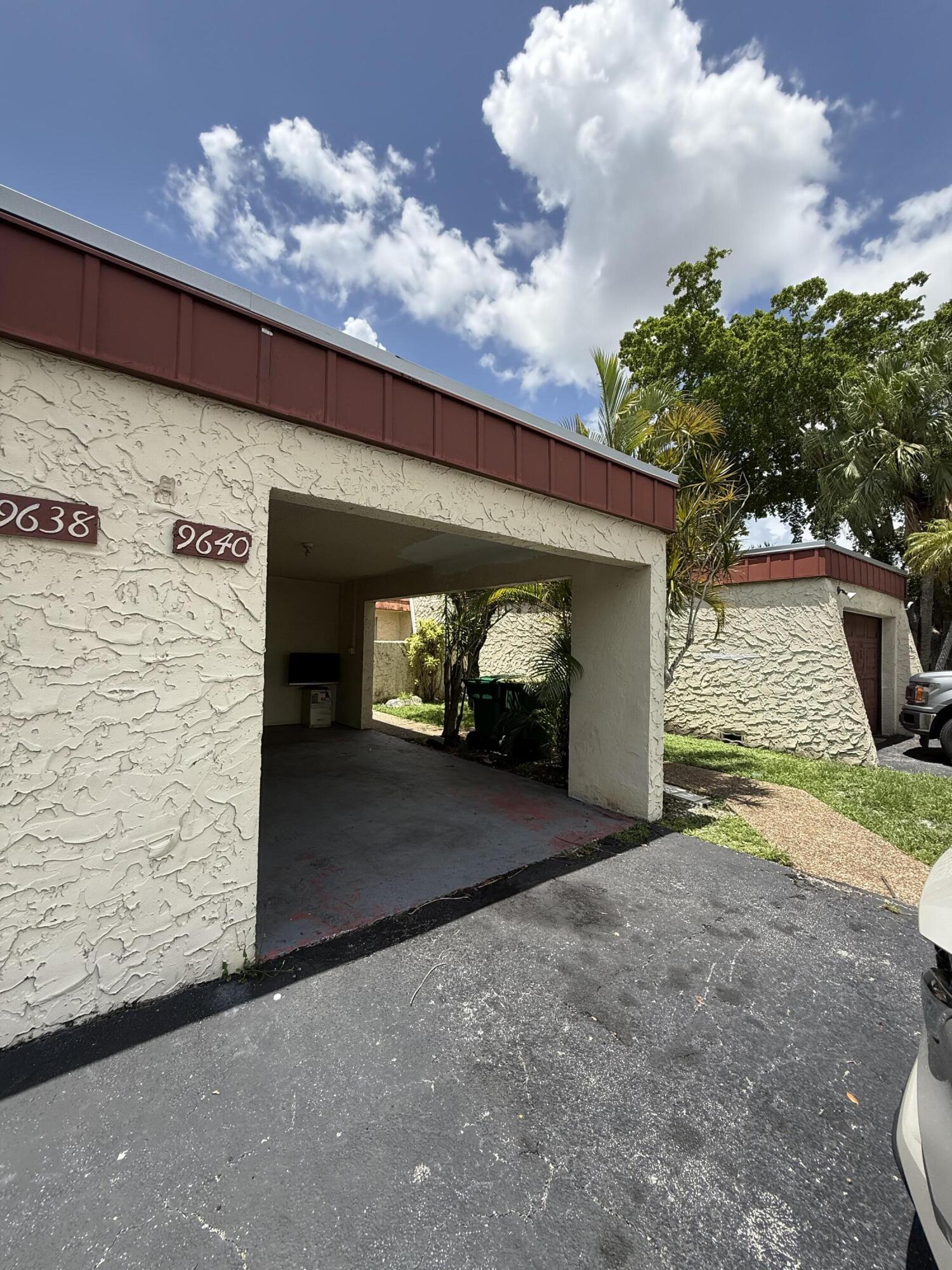 SPYGLASS CONDOMINIUM 1 - Residential Lease