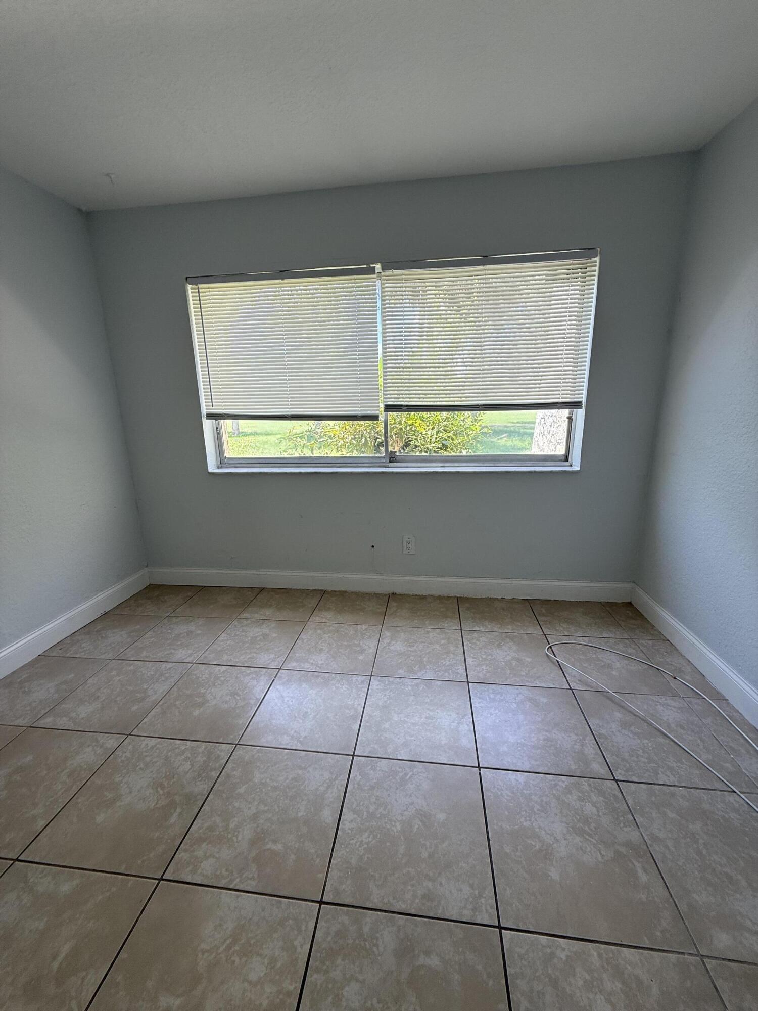 SPYGLASS CONDOMINIUM 1 - Residential Lease