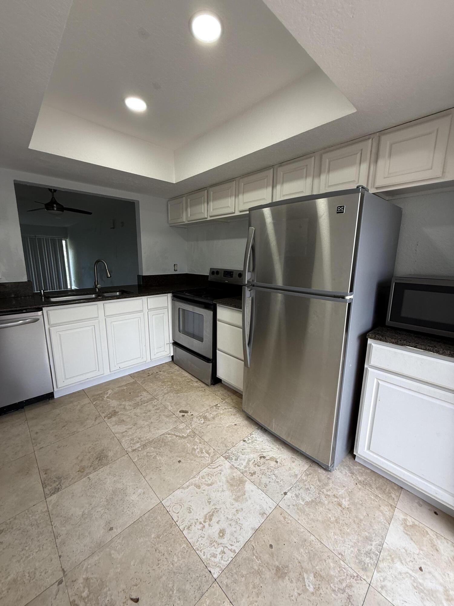SPYGLASS CONDOMINIUM 1 - Residential Lease