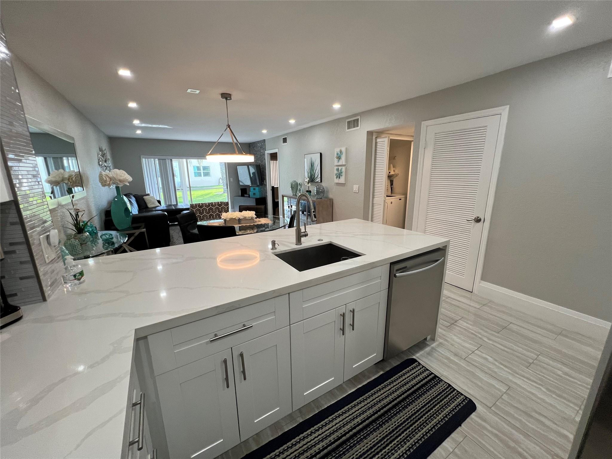 SANDALFOOT SOUTH ONE CONDO PT OF LTS 12, 33 AND 34 - Residential