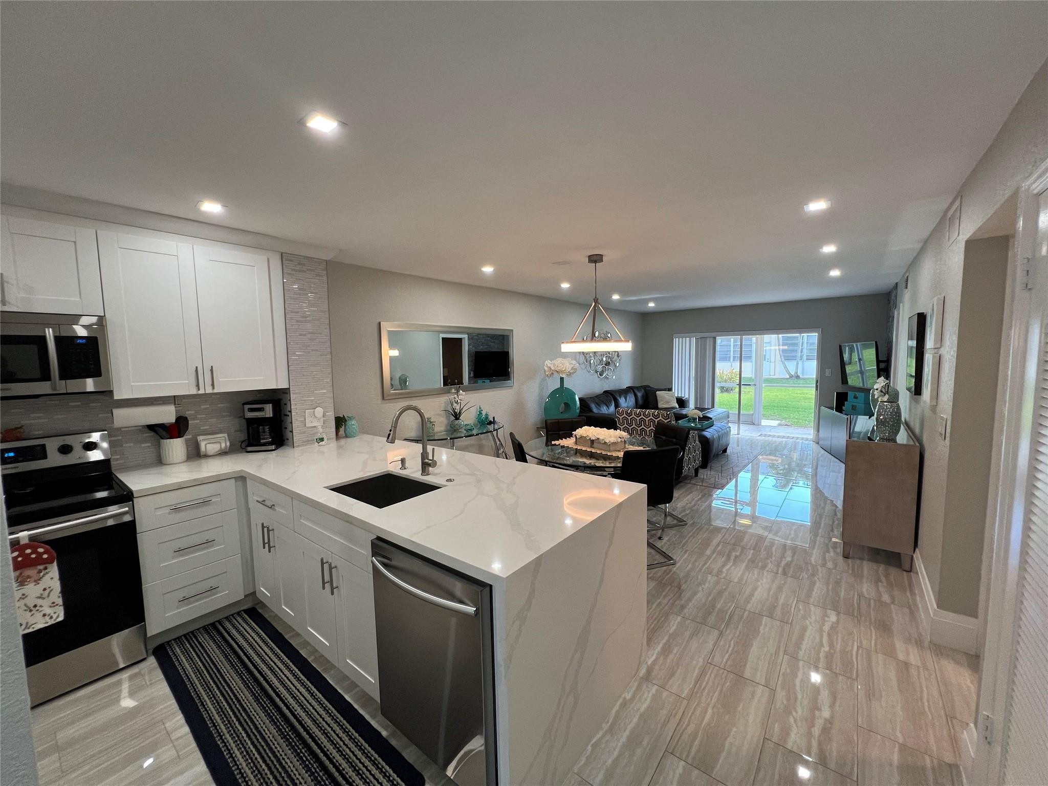 SANDALFOOT SOUTH ONE CONDO PT OF LTS 12, 33 AND 34 - Residential