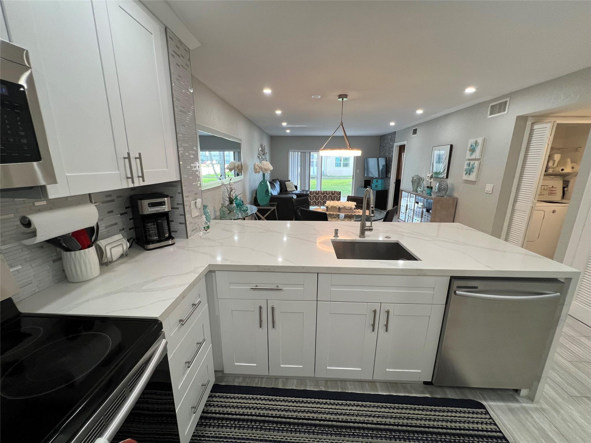 SANDALFOOT SOUTH ONE CONDO PT OF LTS 12, 33 AND 34 - Residential