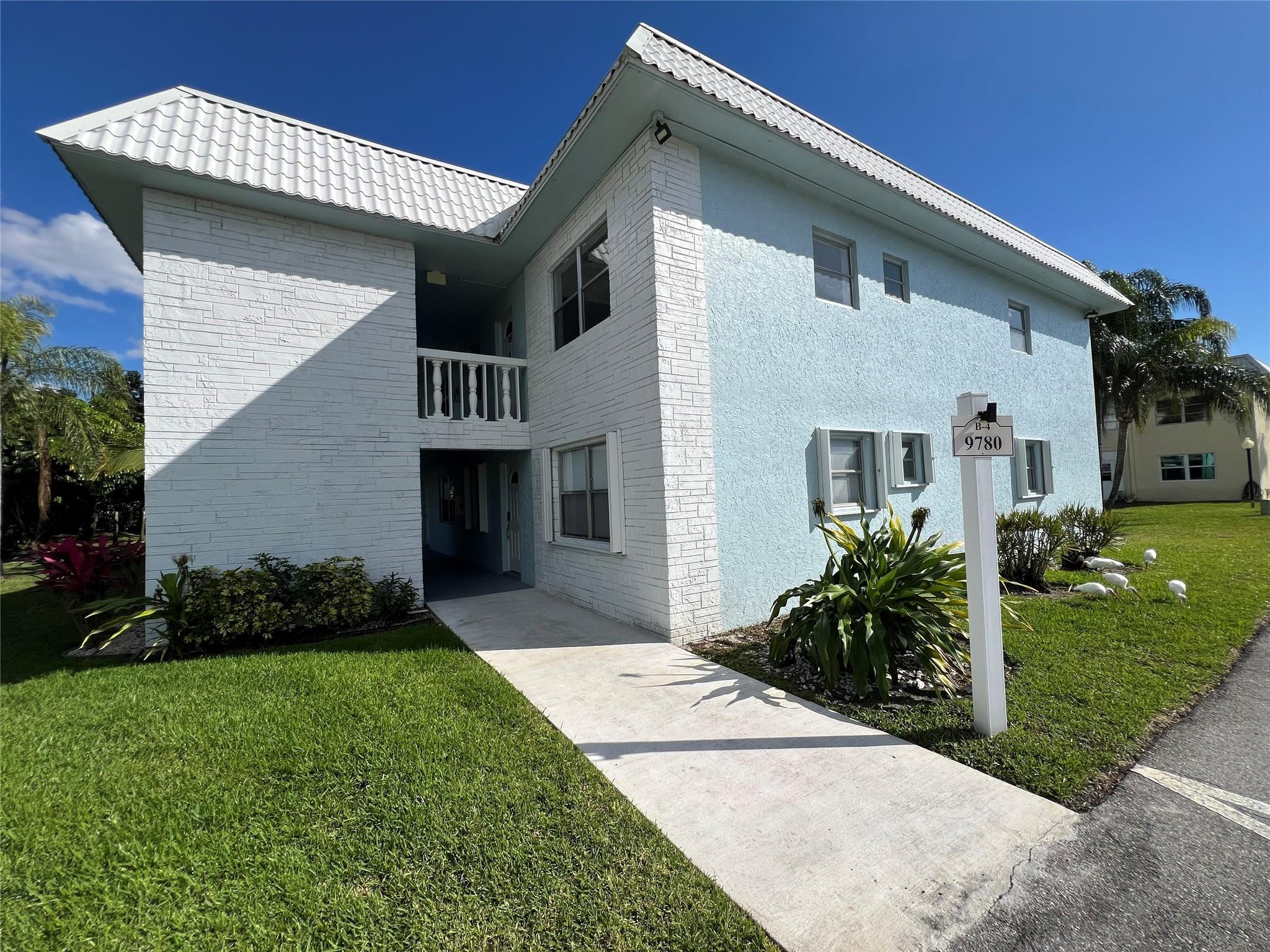 Totally remodeled, 1st floor, corner unit condo in Boca Raton. Being a corner unit means an extra 3 windows, allowing a ton of natural light into your living space. Here are the upgrades: The Open concept kitchen has been renovated with new wood cabinetry, granite counters and backsplash. Brand new appliances, The flooring is mostly ceramic with exception to the master which has a wonderful wood laminate. Popcorn ceiling removed, neutral colors throughout and both bathrooms fully remodeled. The patio oversees a wonderful green space, so you can enjoy your morning coffee. Only steps from the clubhouse and pool, which makes relaxing in the sun an absolute breeze. Come see it now... English, Portugues, Espanol.