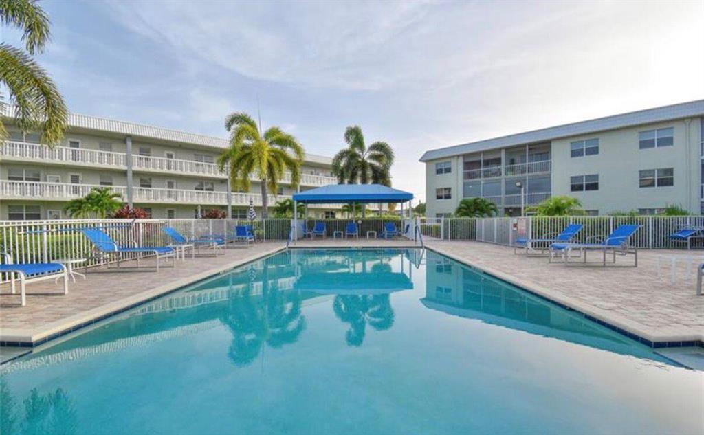 SANDALFOOT SOUTH ONE CONDO PT OF LTS 12, 33 AND 34 - Residential