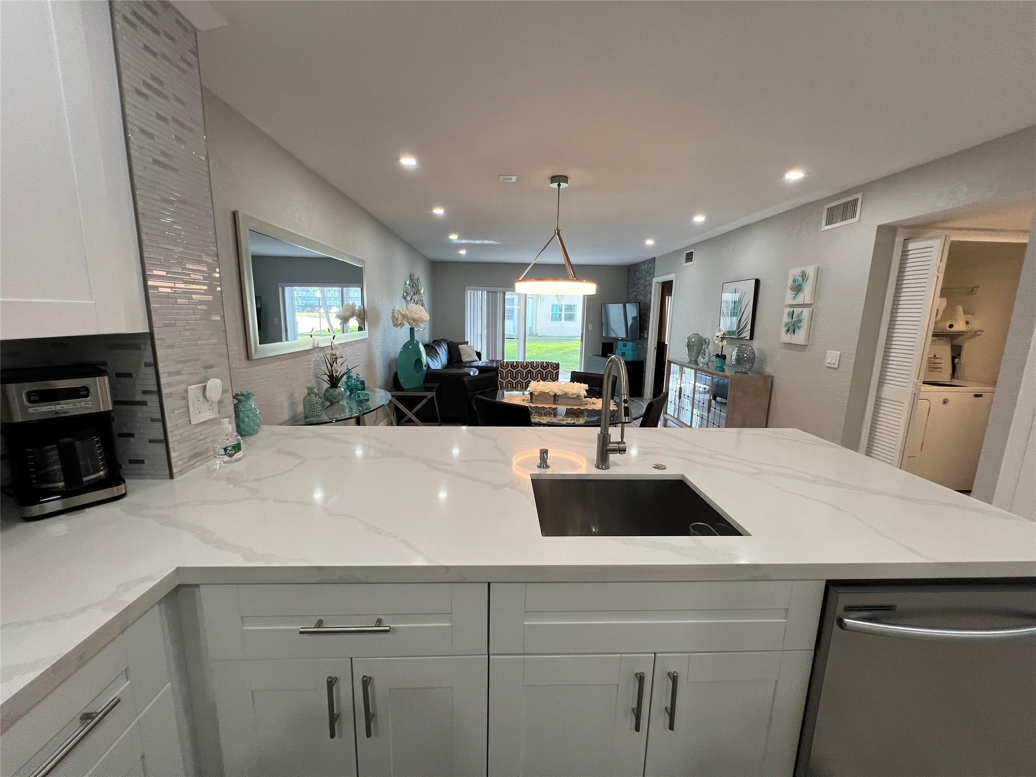 SANDALFOOT SOUTH ONE CONDO PT OF LTS 12, 33 AND 34 - Residential