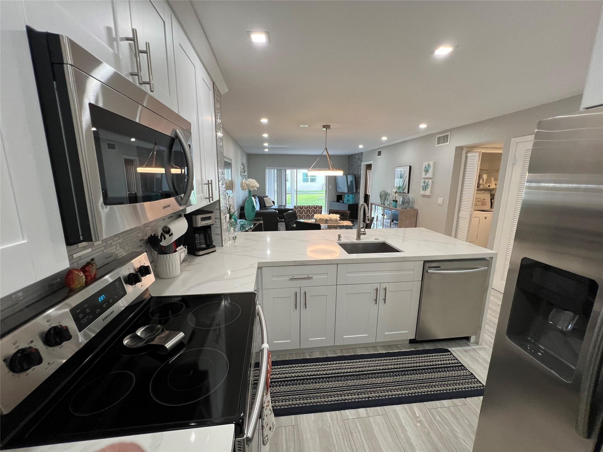 SANDALFOOT SOUTH ONE CONDO PT OF LTS 12, 33 AND 34 - Residential