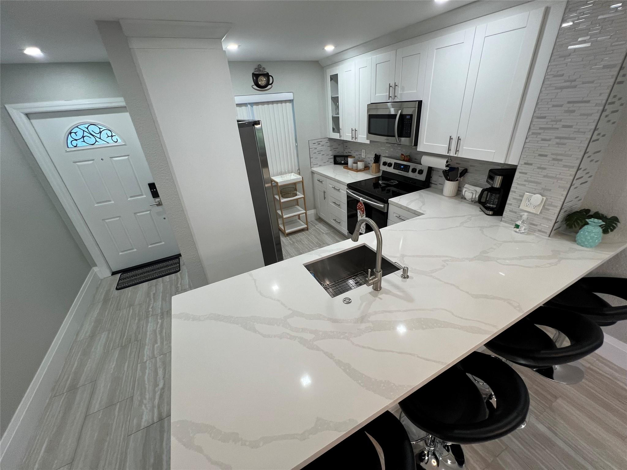 SANDALFOOT SOUTH ONE CONDO PT OF LTS 12, 33 AND 34 - Residential