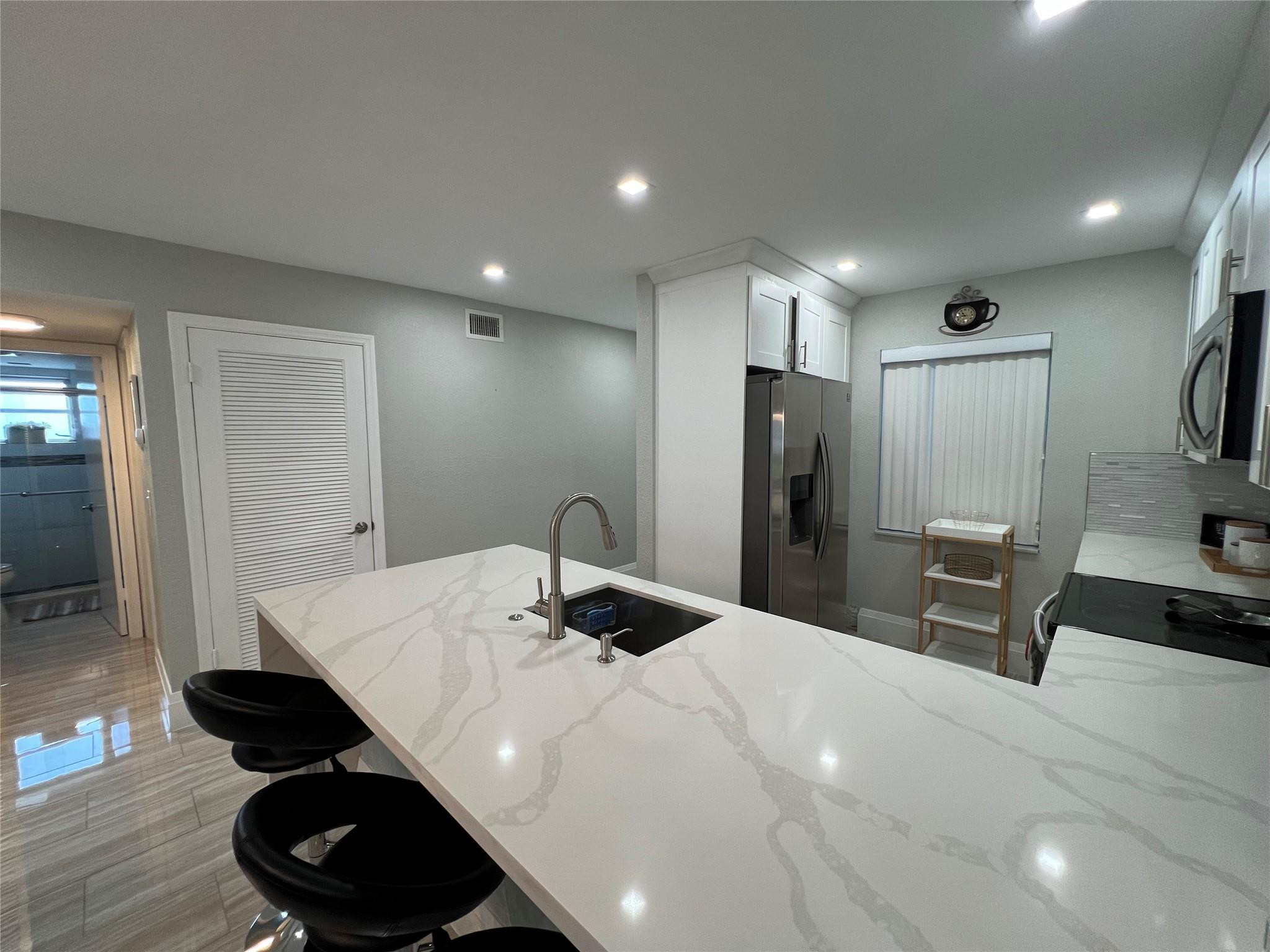 SANDALFOOT SOUTH ONE CONDO PT OF LTS 12, 33 AND 34 - Residential