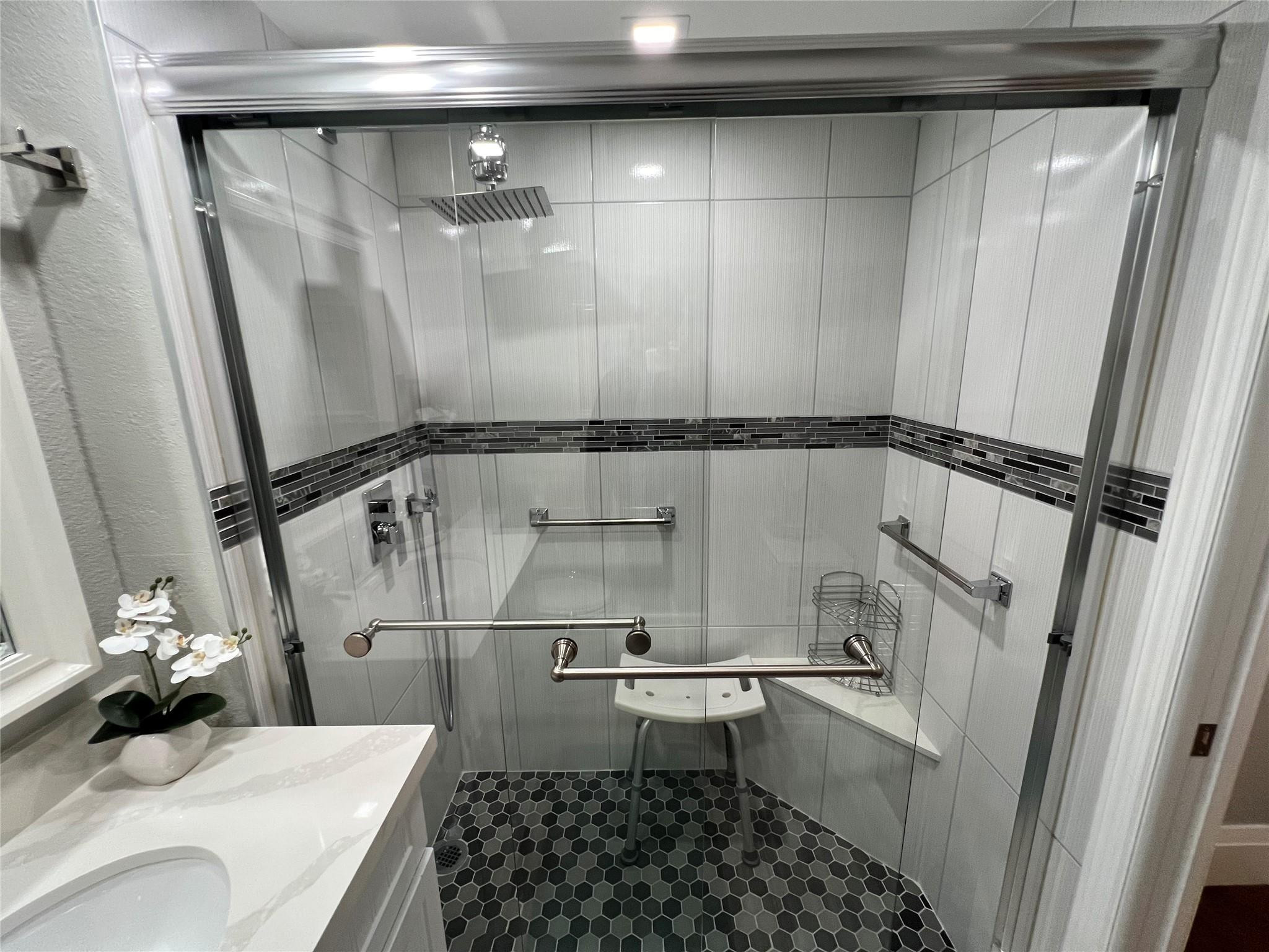 SANDALFOOT SOUTH ONE CONDO PT OF LTS 12, 33 AND 34 - Residential