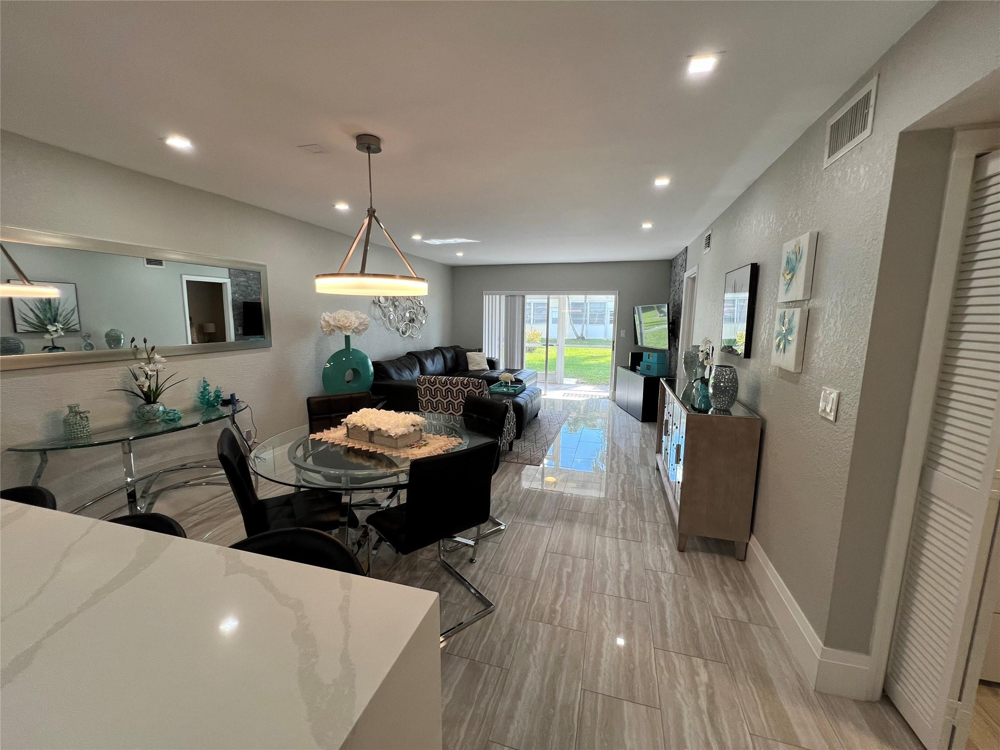 SANDALFOOT SOUTH ONE CONDO PT OF LTS 12, 33 AND 34 - Residential