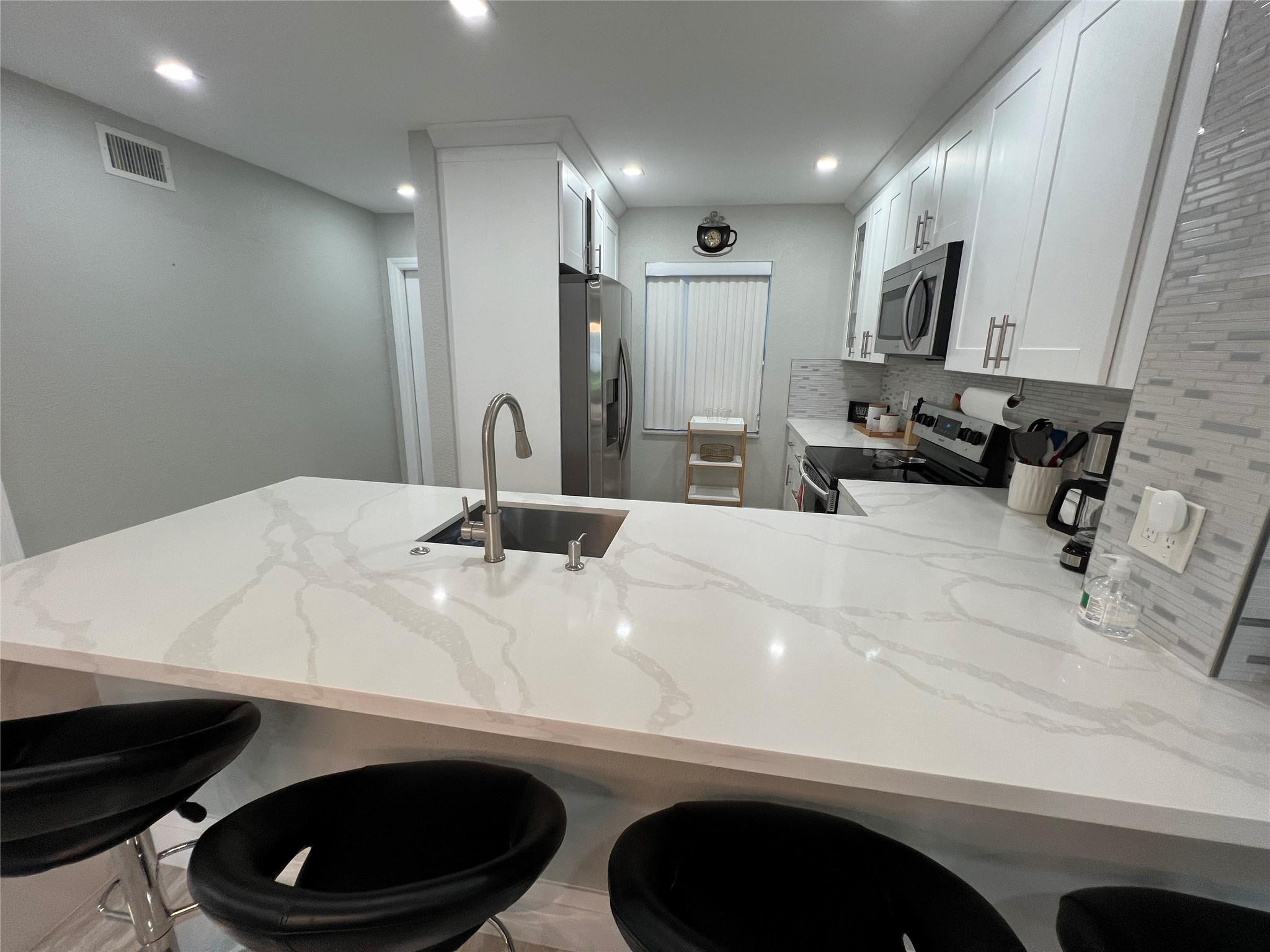 SANDALFOOT SOUTH ONE CONDO PT OF LTS 12, 33 AND 34 - Residential