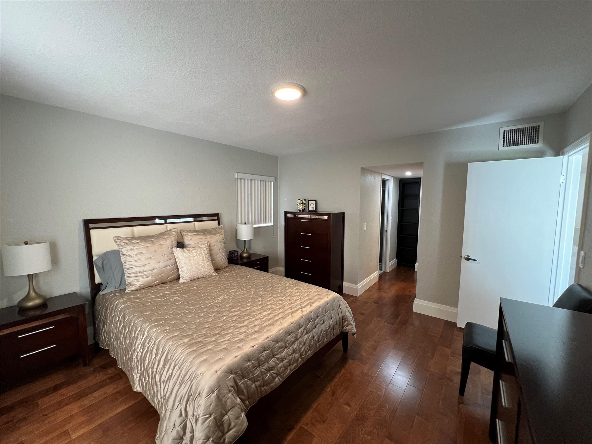 SANDALFOOT SOUTH ONE CONDO PT OF LTS 12, 33 AND 34 - Residential