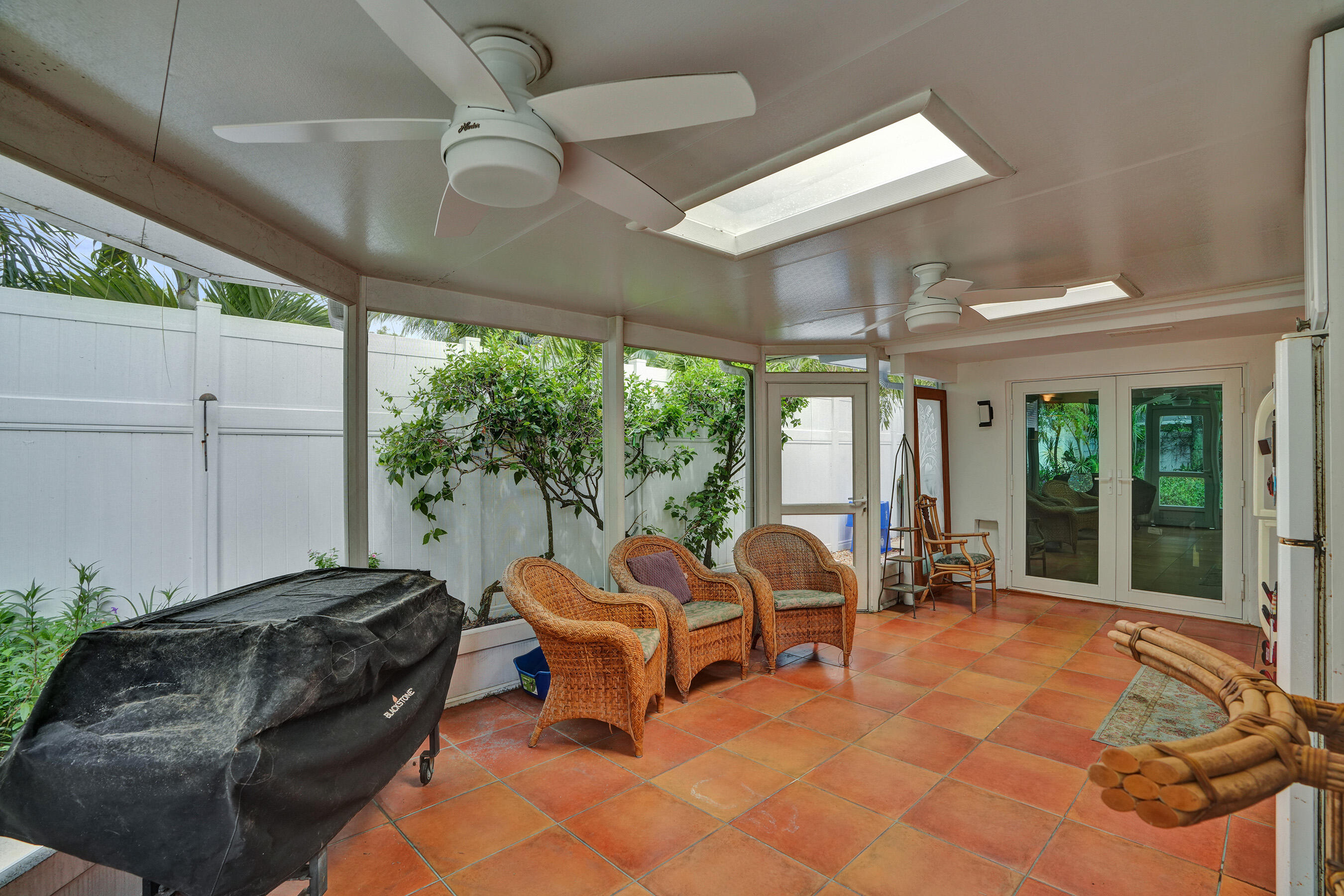 LAUDERDALE PARK 6-33 1/2 - Residential