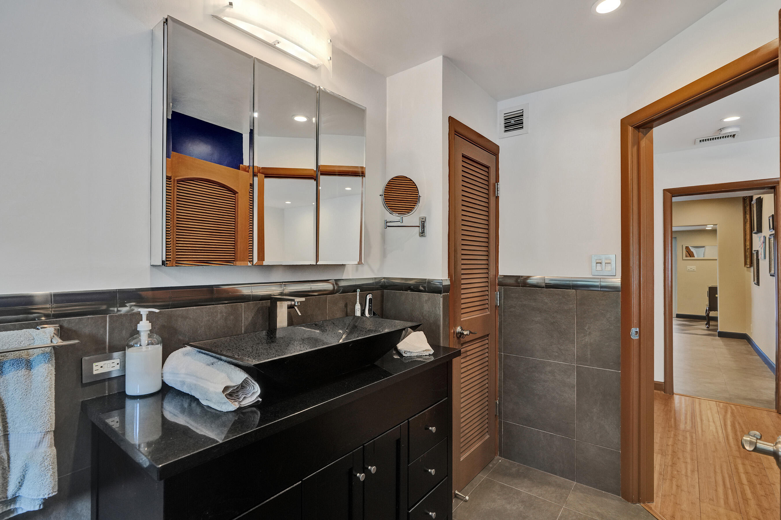 LAUDERDALE PARK 6-33 1/2 - Residential