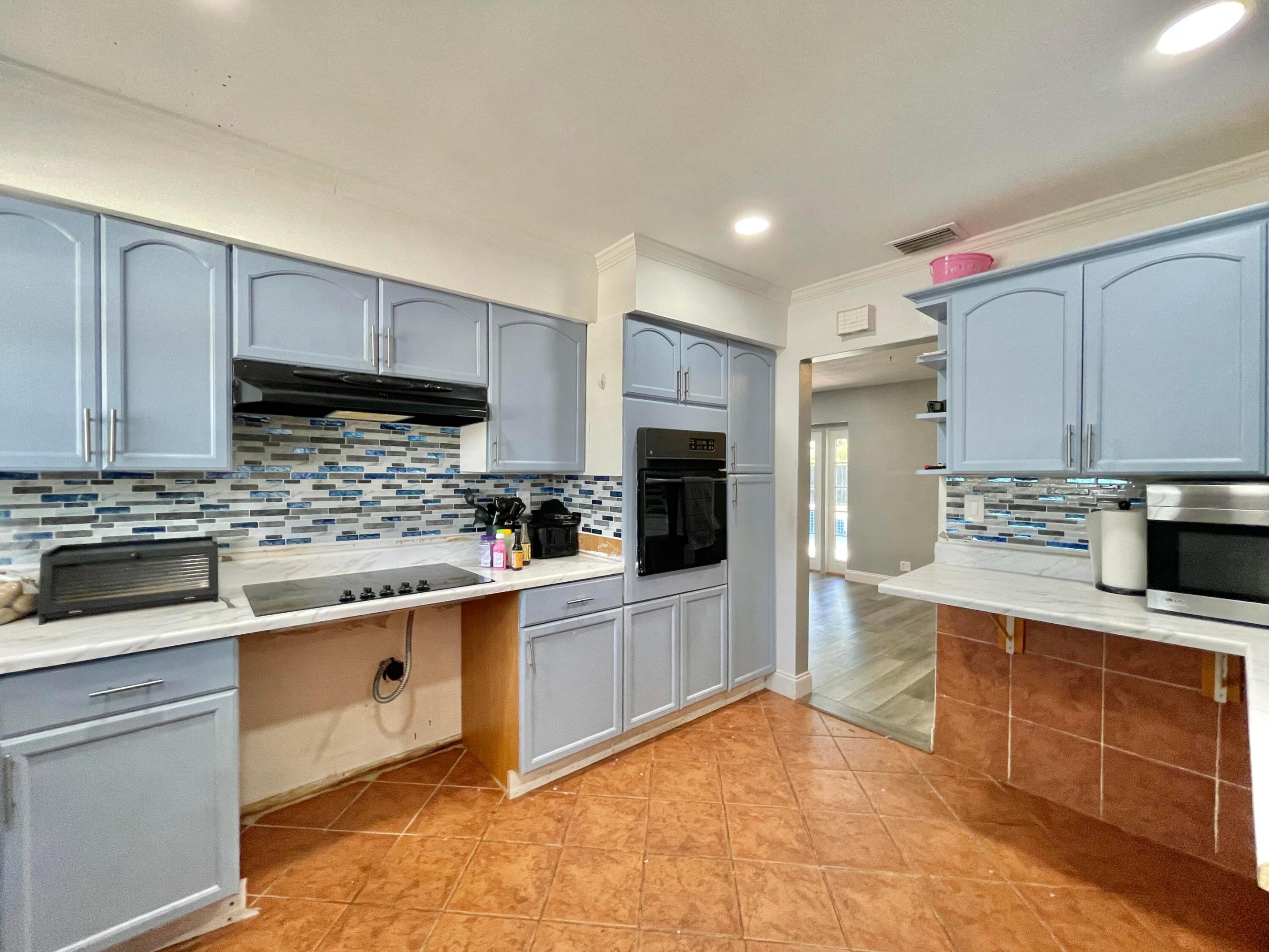 CORAL RIDGE ISLES - Residential