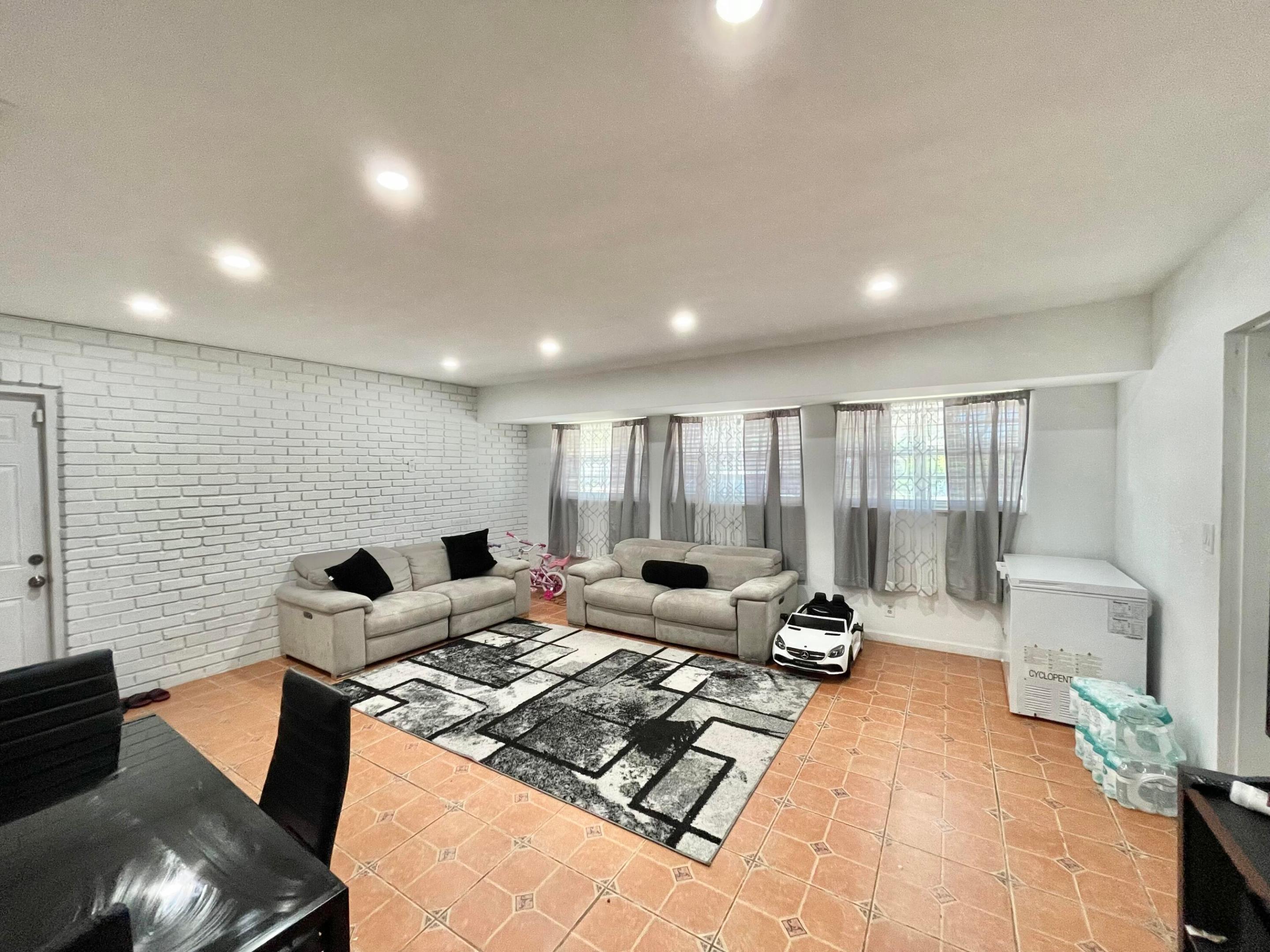 CORAL RIDGE ISLES - Residential
