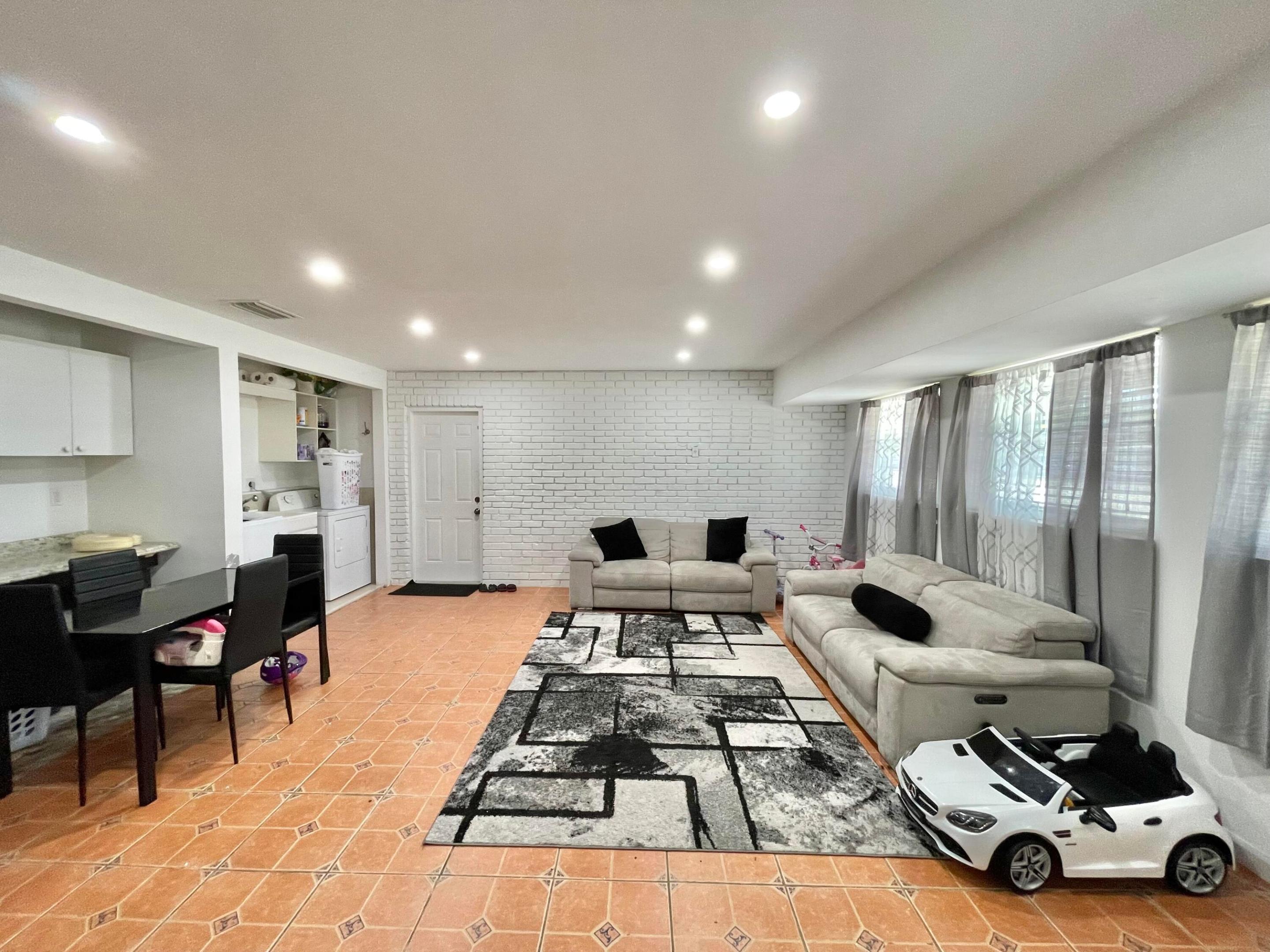 CORAL RIDGE ISLES - Residential