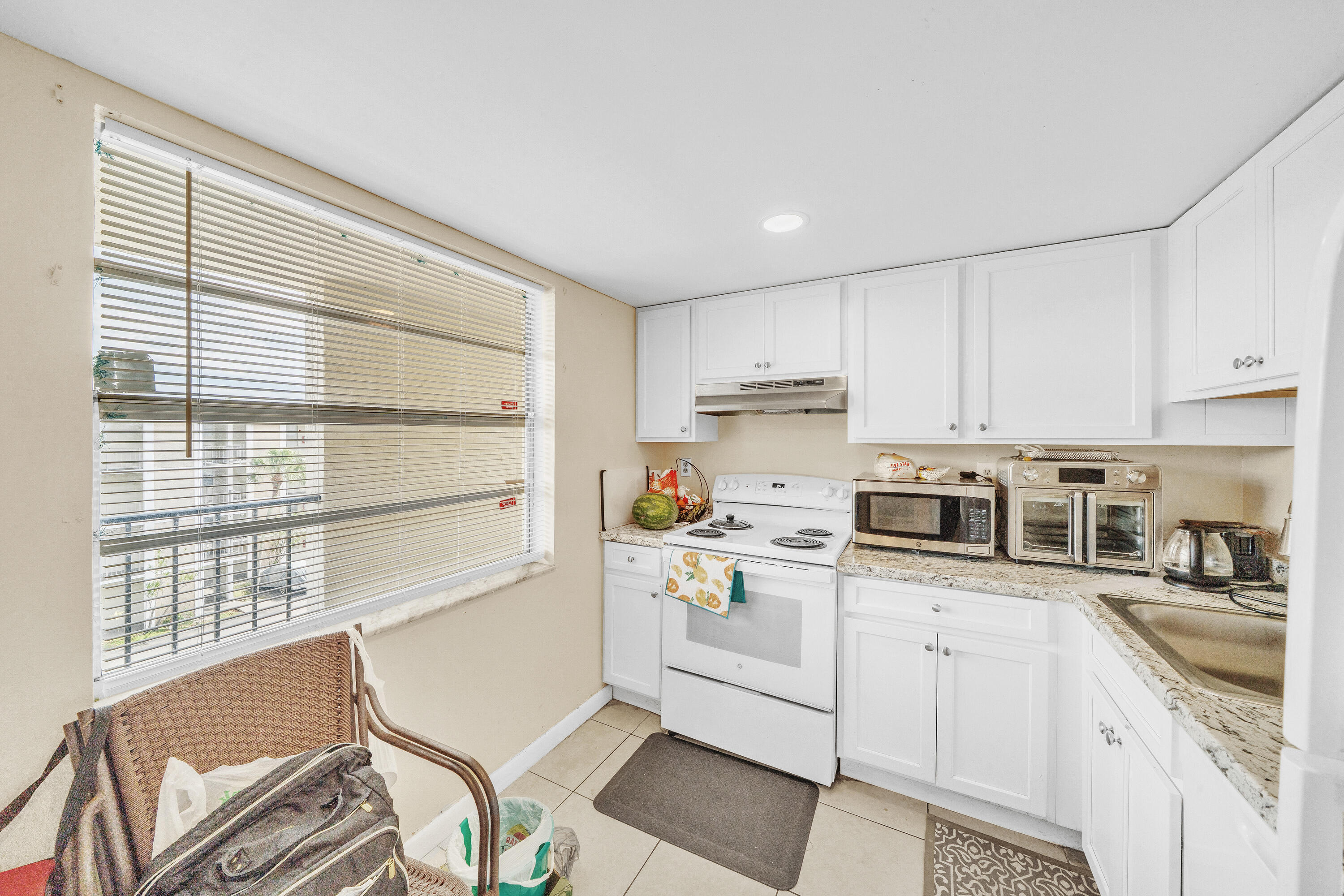 CYPRESS CHASE CONDO NO 6 - Residential