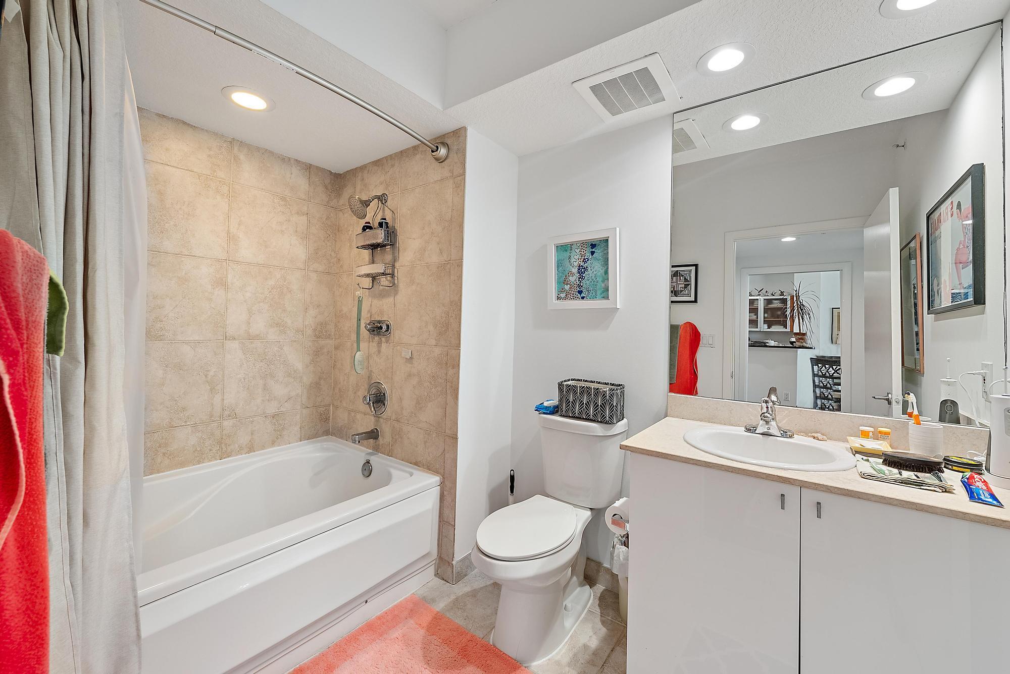 SLADE CONDO - Residential