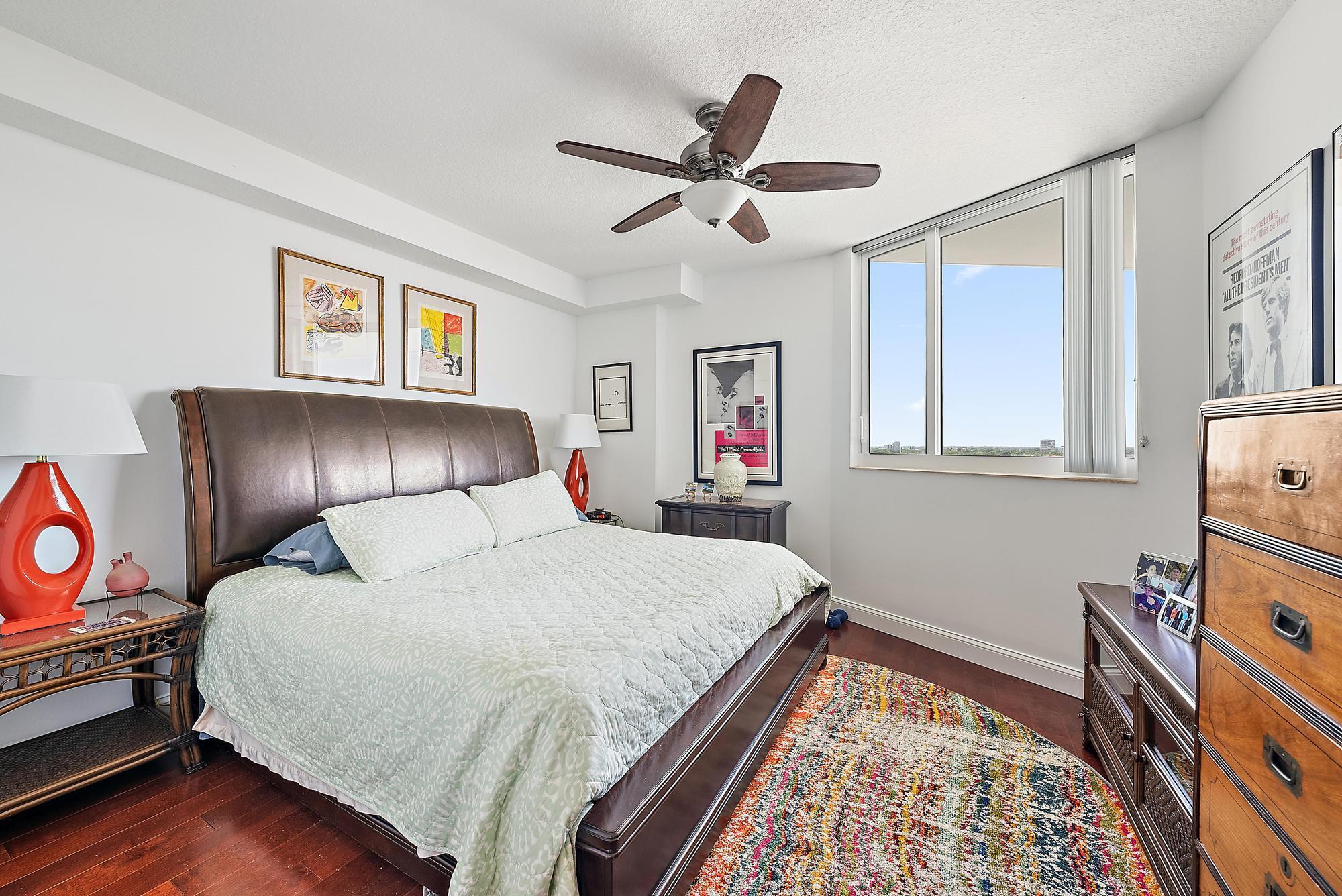 SLADE CONDO - Residential
