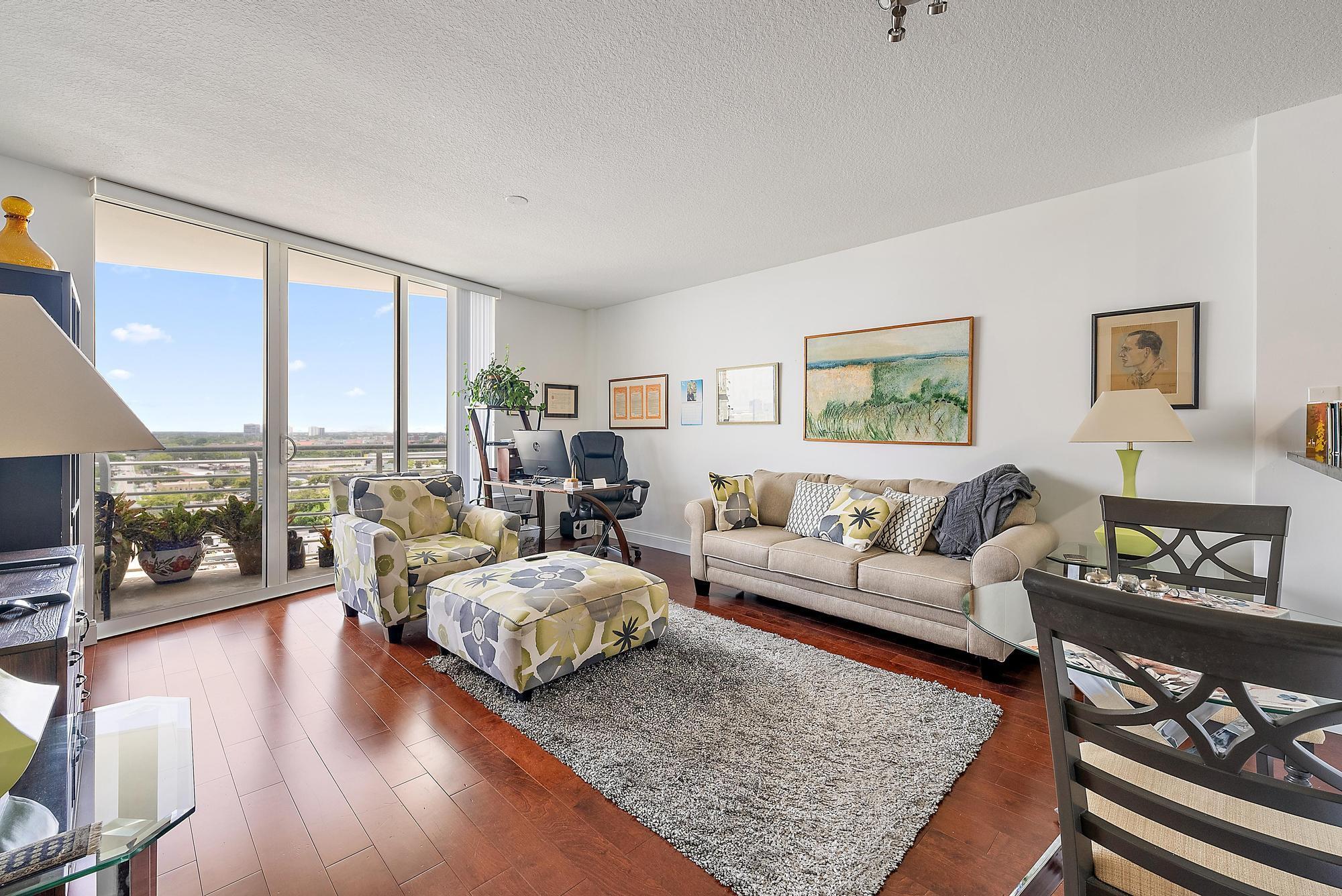SLADE CONDO - Residential