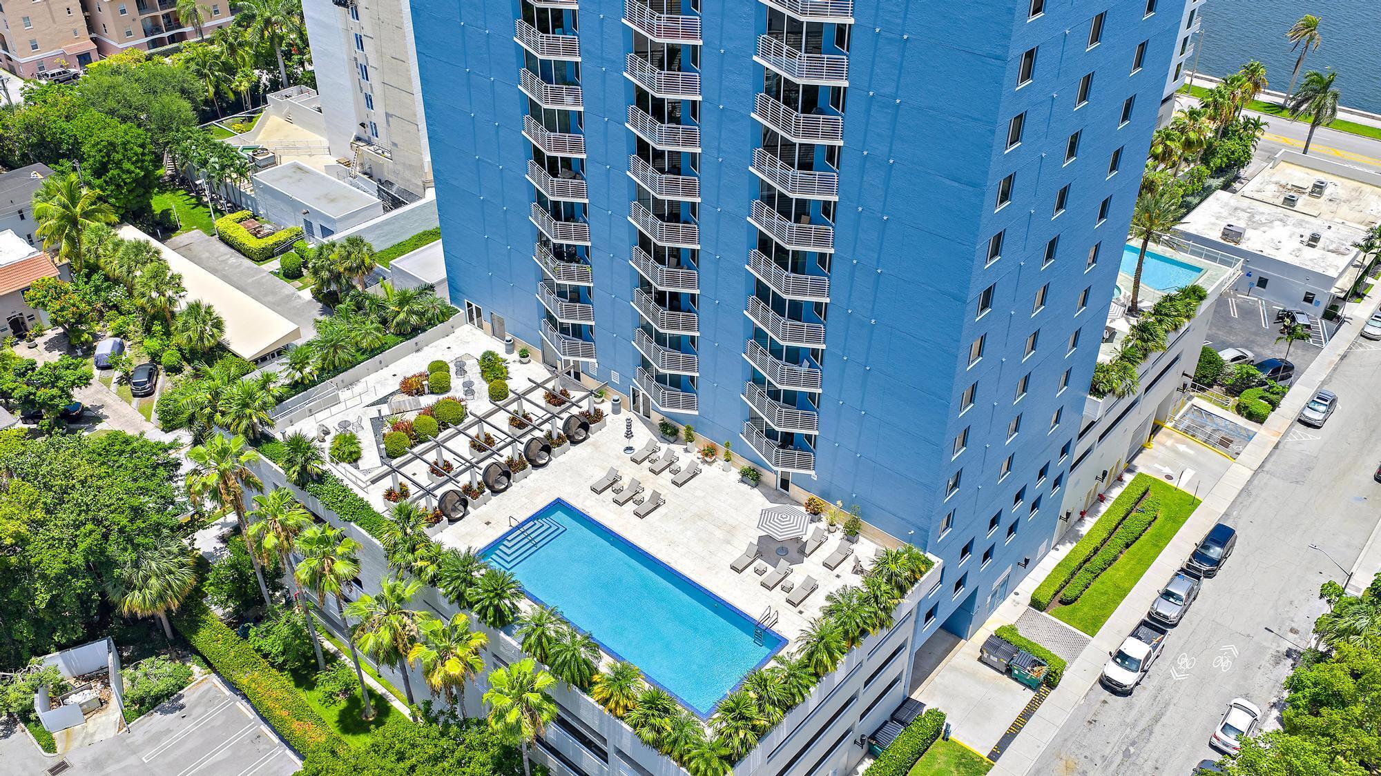SLADE CONDO - Residential