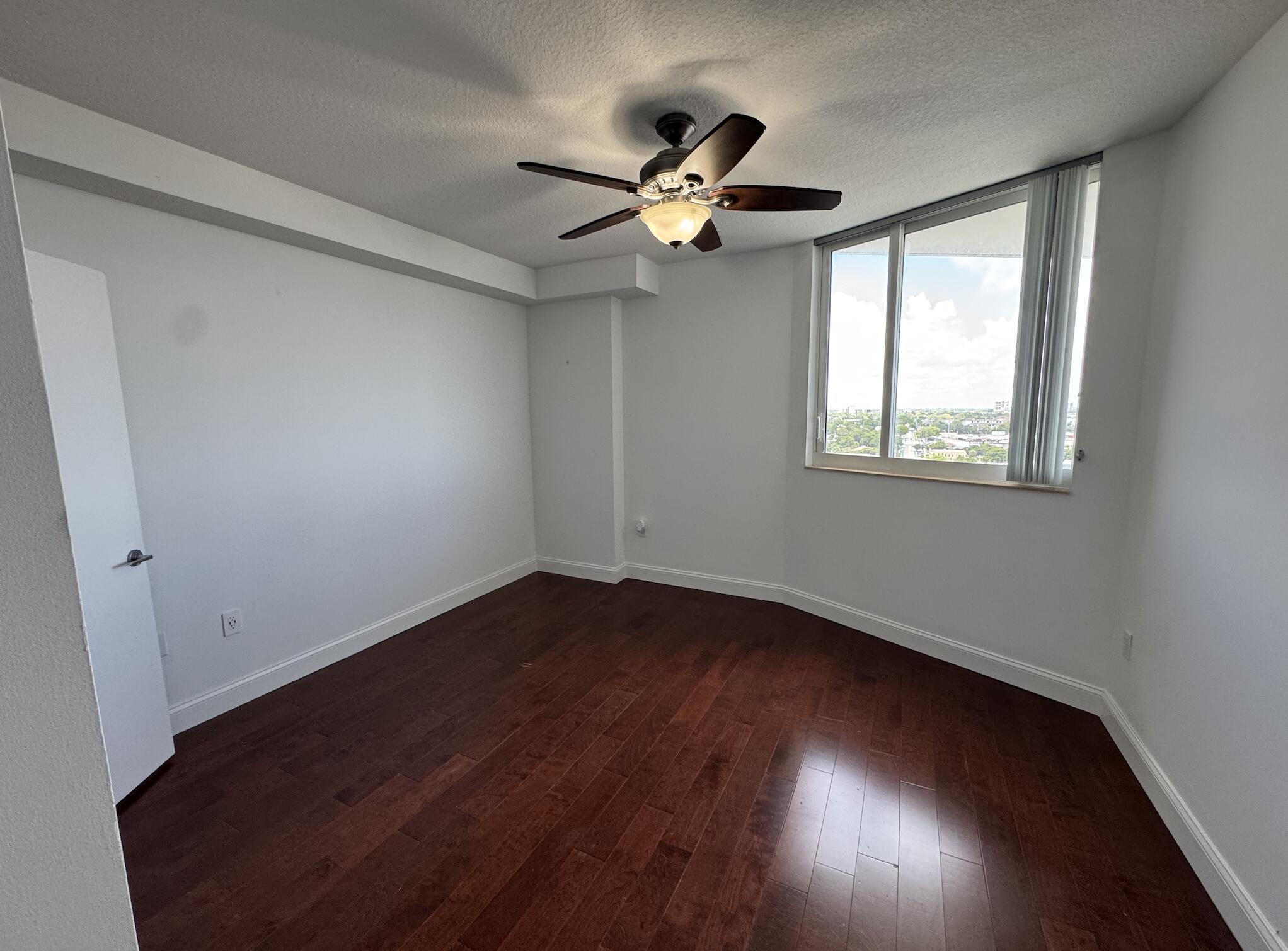 SLADE CONDO - Residential