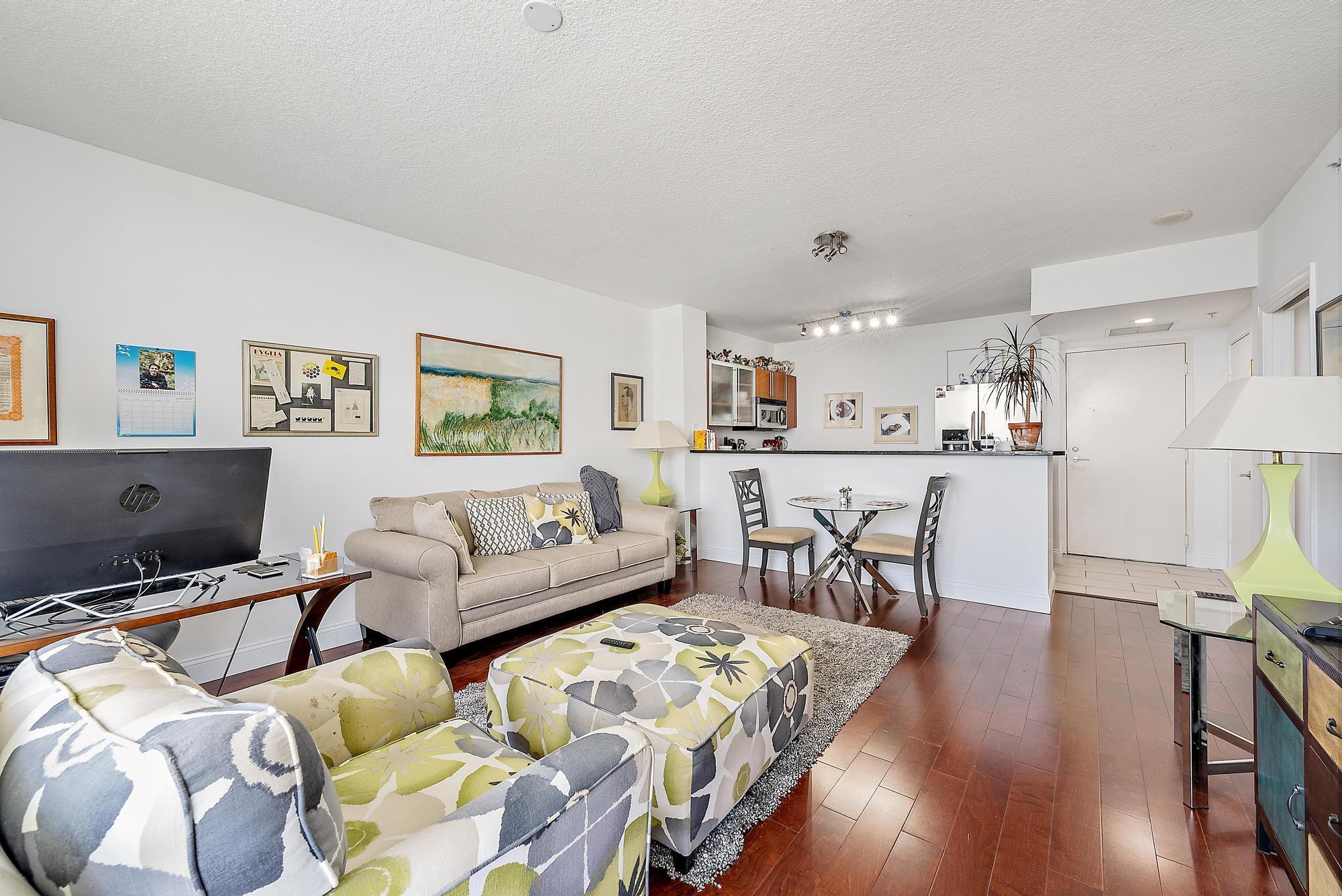 SLADE CONDO - Residential