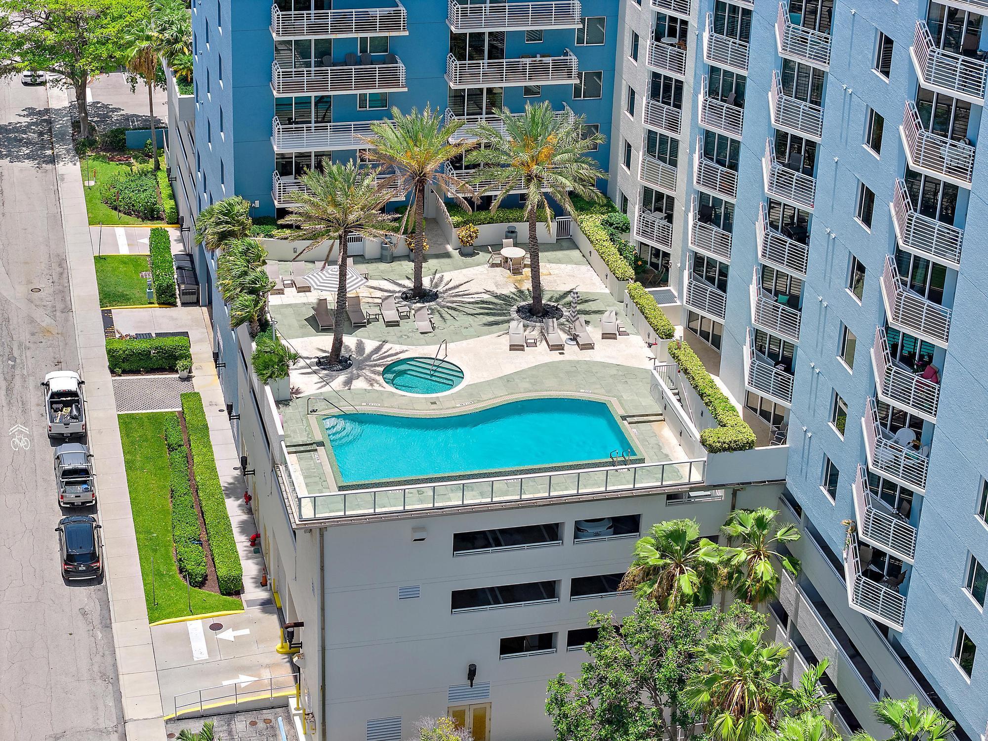 SLADE CONDO - Residential