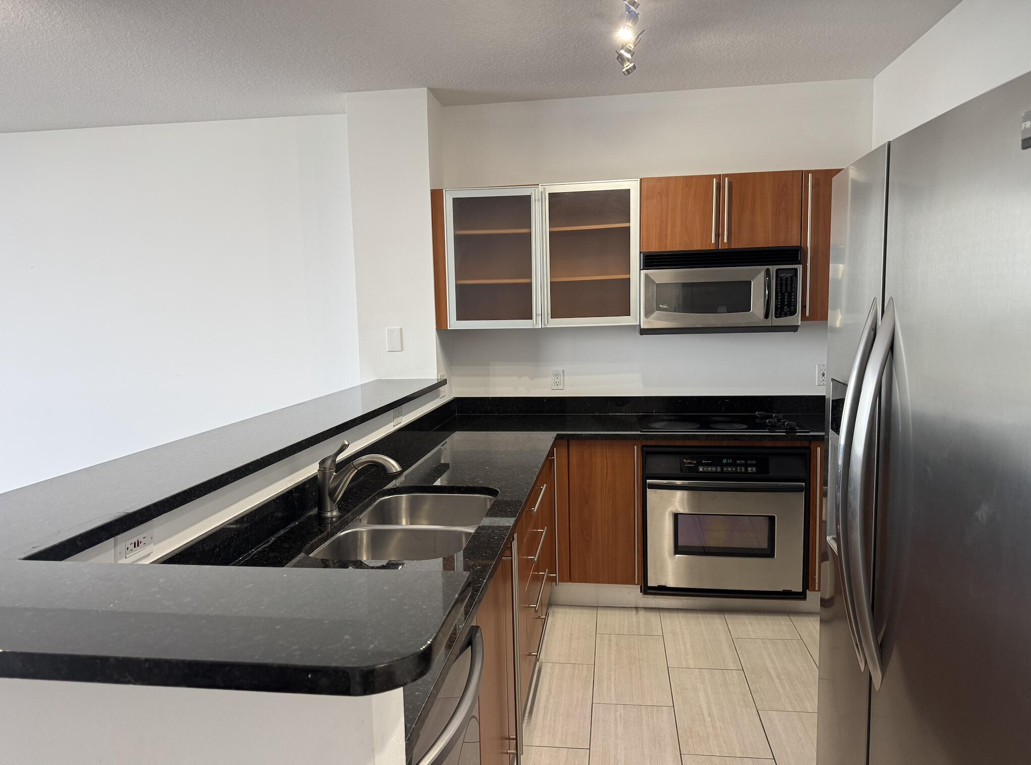 SLADE CONDO - Residential