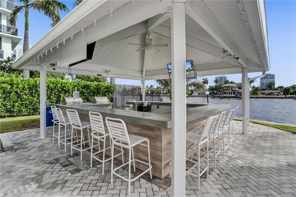 BAY COLONY CLUB - Residential