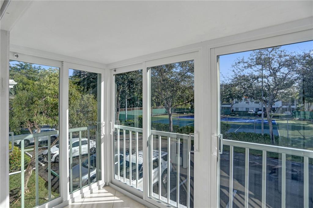 BAY COLONY CLUB - Residential