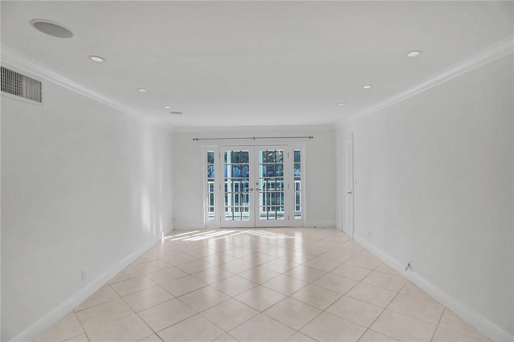 BAY COLONY CLUB - Residential
