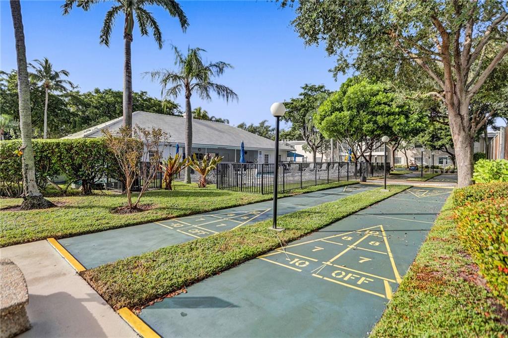 BAY COLONY CLUB - Residential