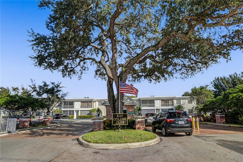 BAY COLONY CLUB - Residential