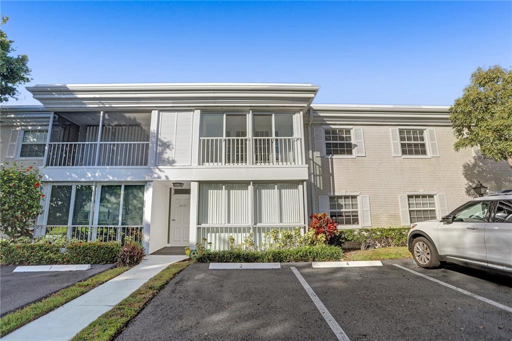 BAY COLONY CLUB - Residential